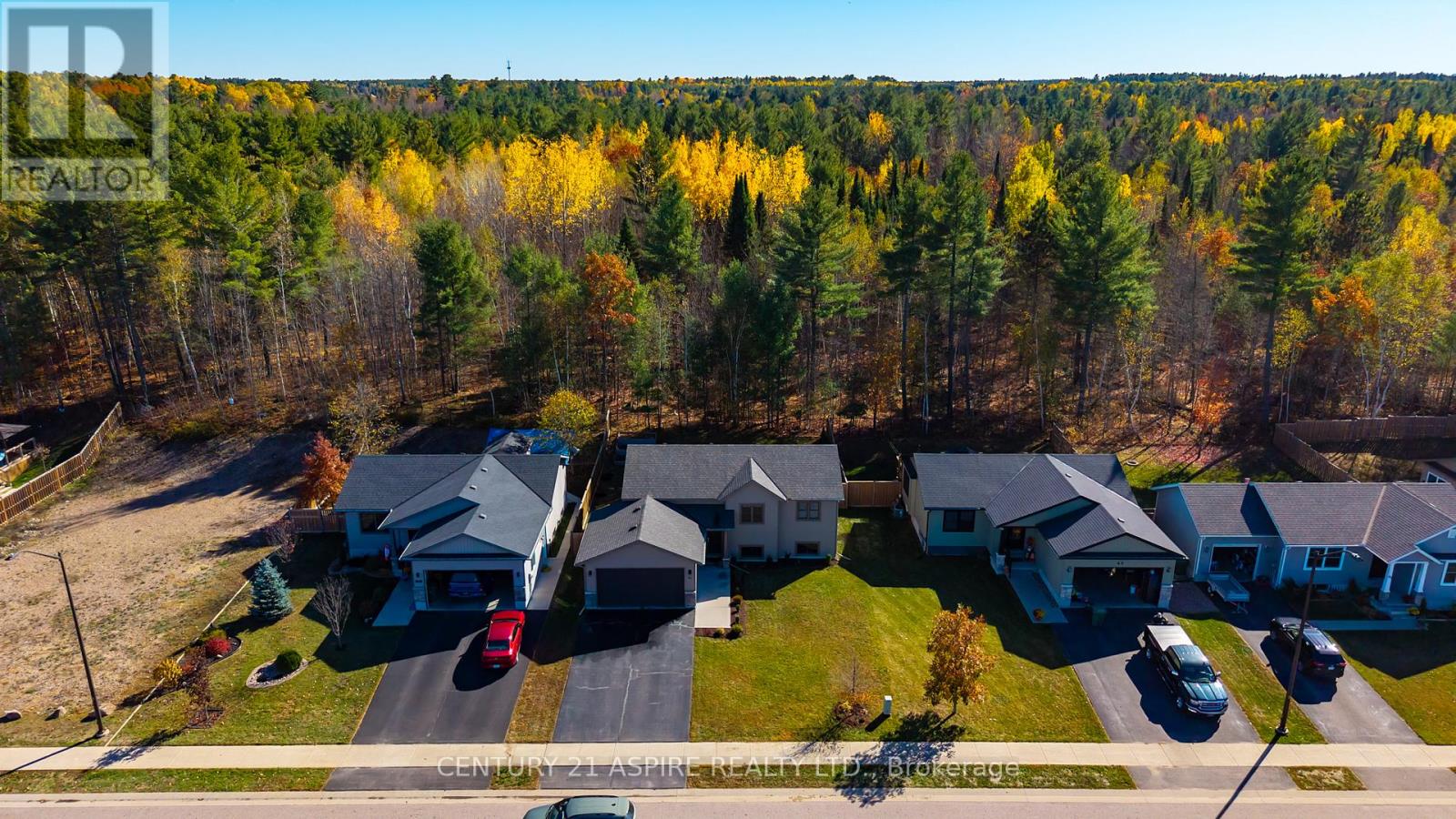 41 Dustin Drive, Petawawa, Ontario  K8H 0G3 - Photo 5 - X12461190