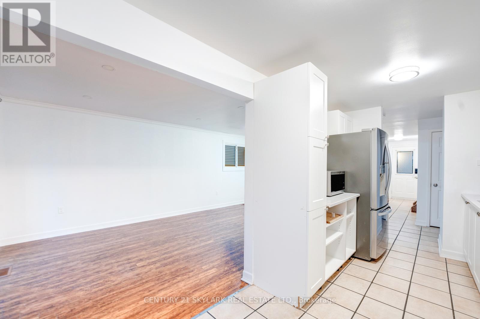 66 Corbett Drive, Barrie, Ontario  L6M 5V3 - Photo 7 - S12461630
