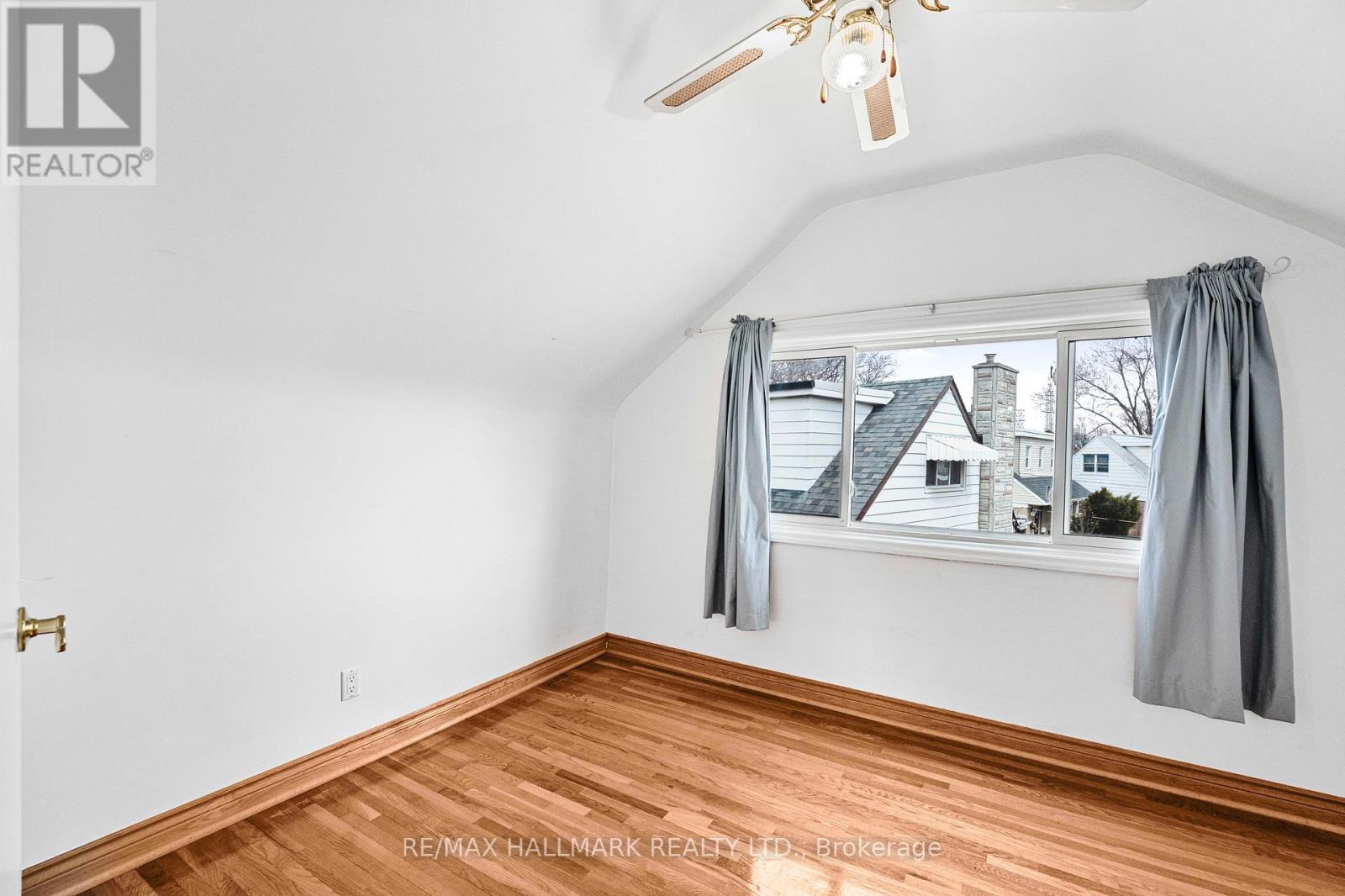 17 Tofield Crescent, Toronto, Ontario  M9W 2B8 - Photo 15 - W12461616