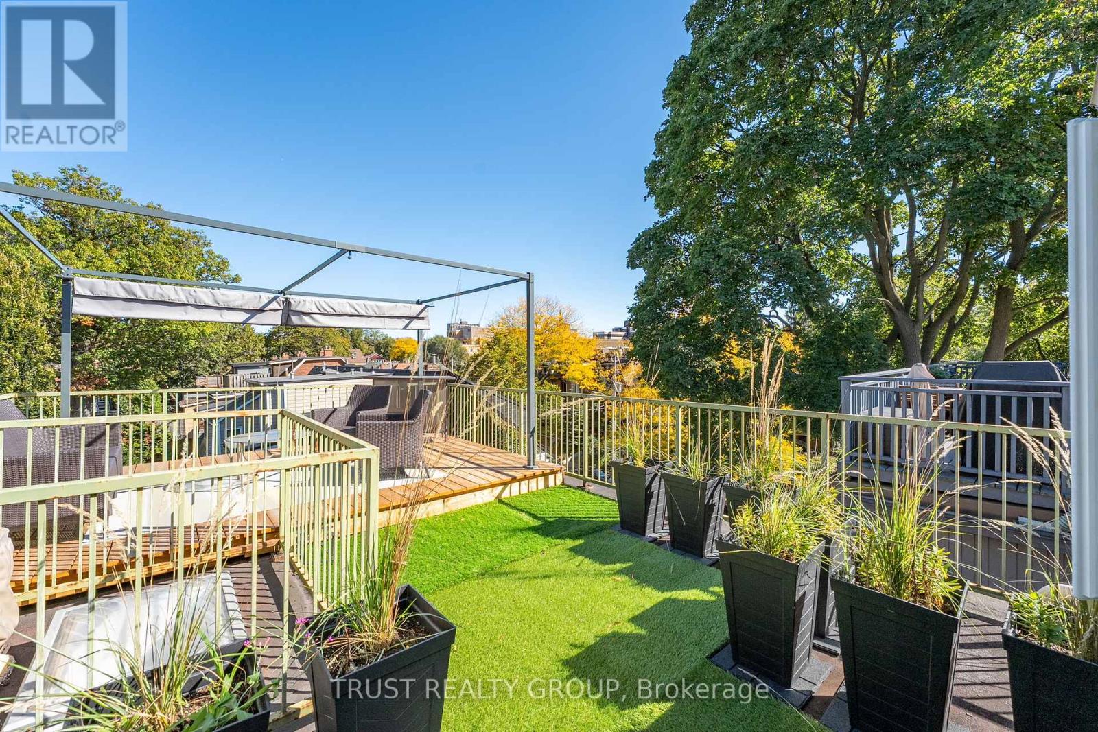 Upper - 73 Indian Road, Toronto, Ontario  M6R 2V5 - Photo 12 - W12461658