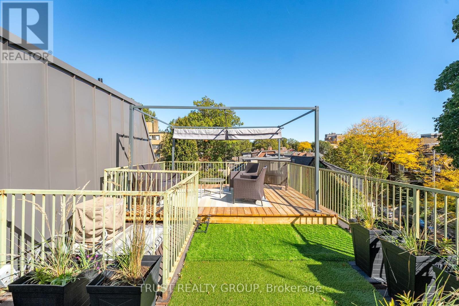 Upper - 73 Indian Road, Toronto, Ontario  M6R 2V5 - Photo 13 - W12461658