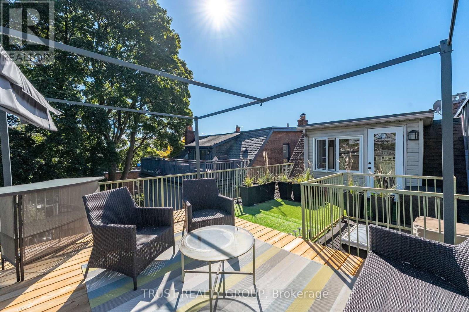 Upper - 73 Indian Road, Toronto, Ontario  M6R 2V5 - Photo 15 - W12461658