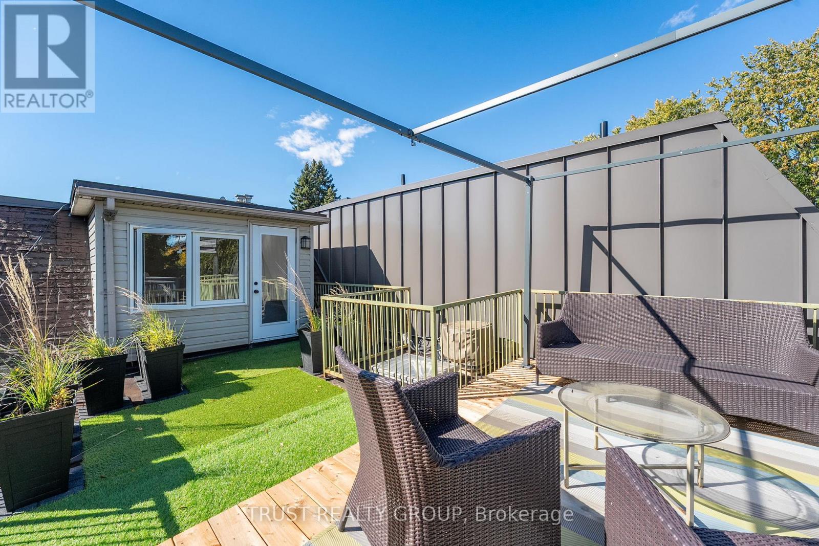 Upper - 73 Indian Road, Toronto, Ontario  M6R 2V5 - Photo 16 - W12461658