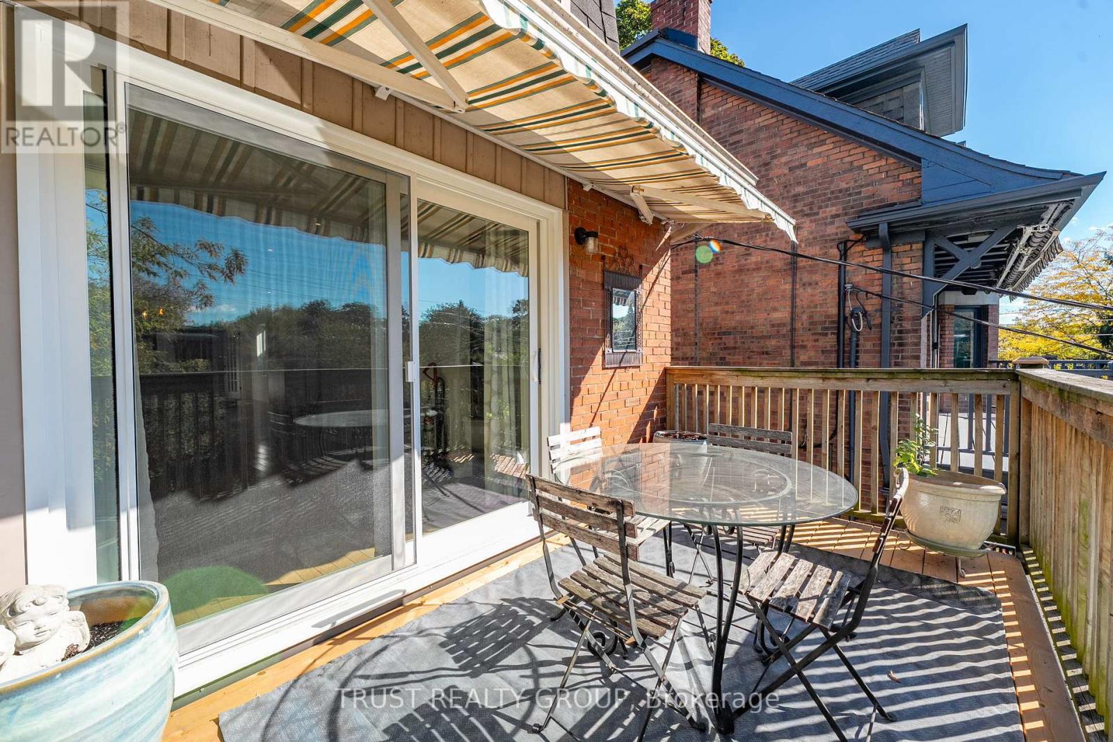 Upper - 73 Indian Road, Toronto, Ontario  M6R 2V5 - Photo 18 - W12461658