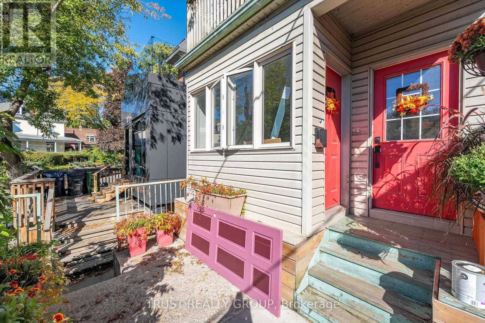 Upper - 73 Indian Road, Toronto, Ontario  M6R 2V5 - Photo 19 - W12461658