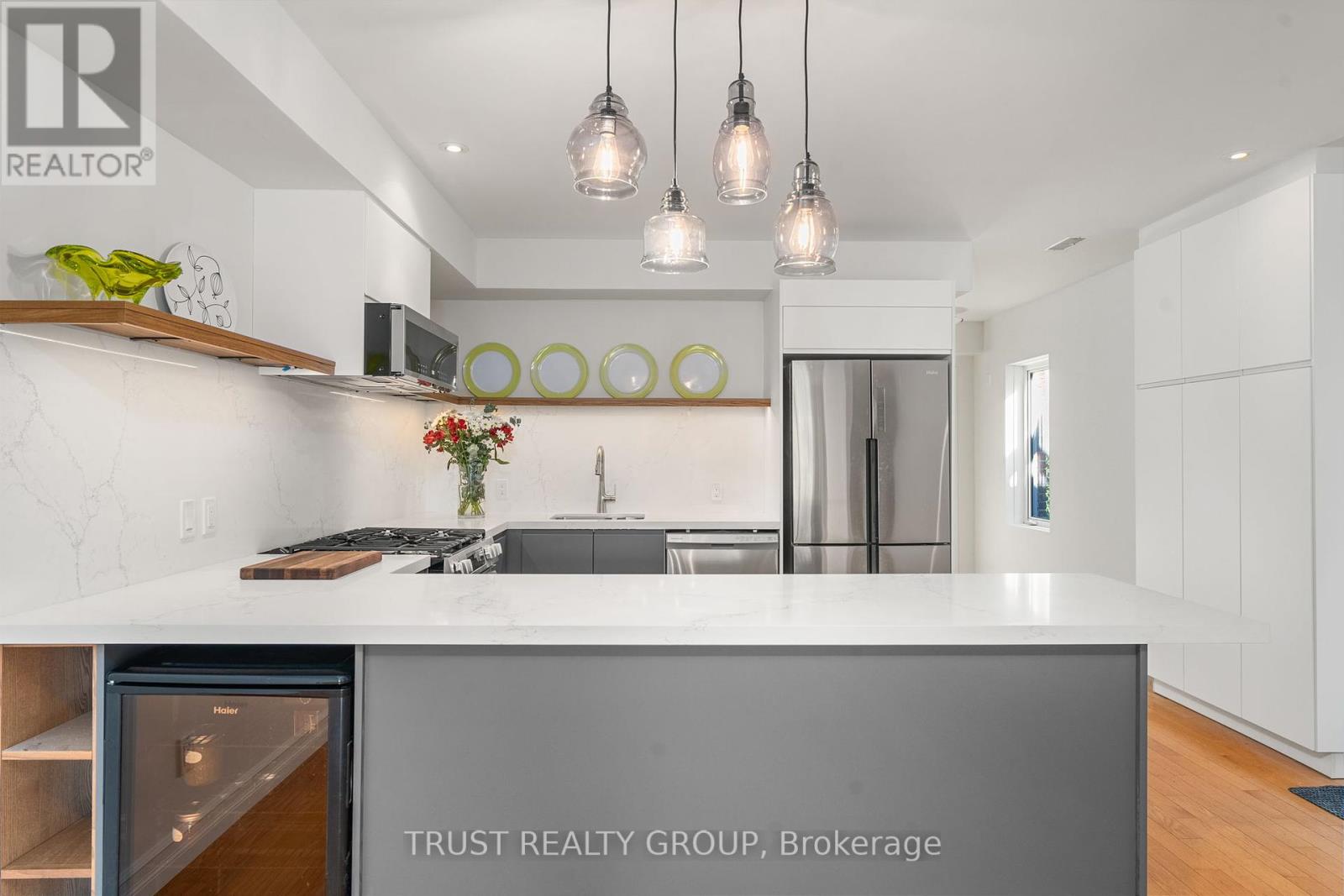 Upper - 73 Indian Road, Toronto, Ontario  M6R 2V5 - Photo 5 - W12461658
