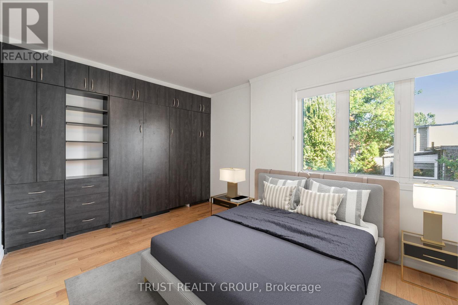 Upper - 73 Indian Road, Toronto, Ontario  M6R 2V5 - Photo 7 - W12461658