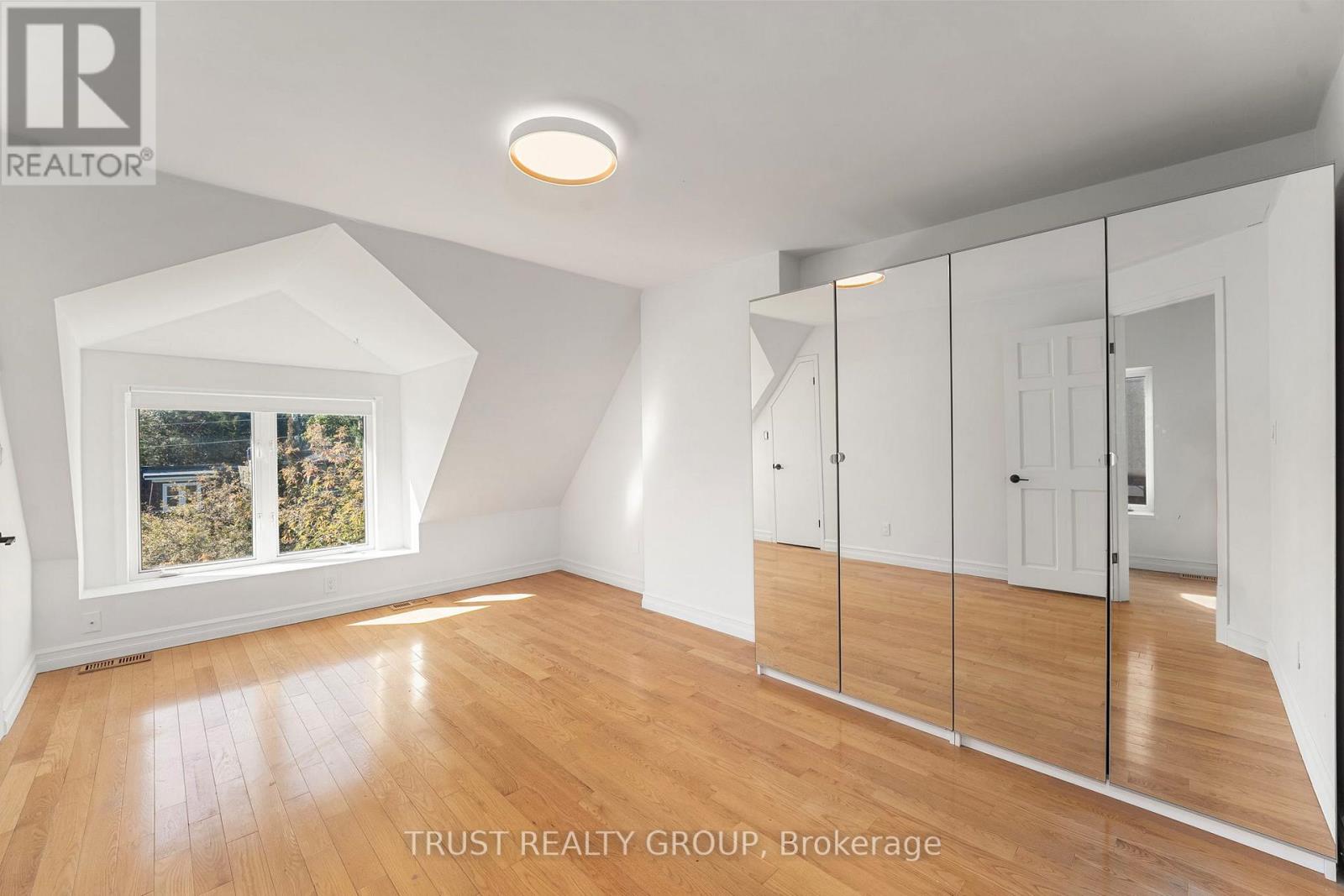 Upper - 73 Indian Road, Toronto, Ontario  M6R 2V5 - Photo 8 - W12461658