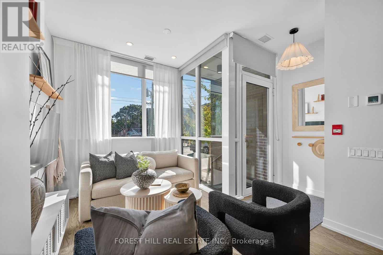 156 - 38 Howard Park Avenue, Toronto, Ontario  M6R 0A5 - Photo 3 - W12461675