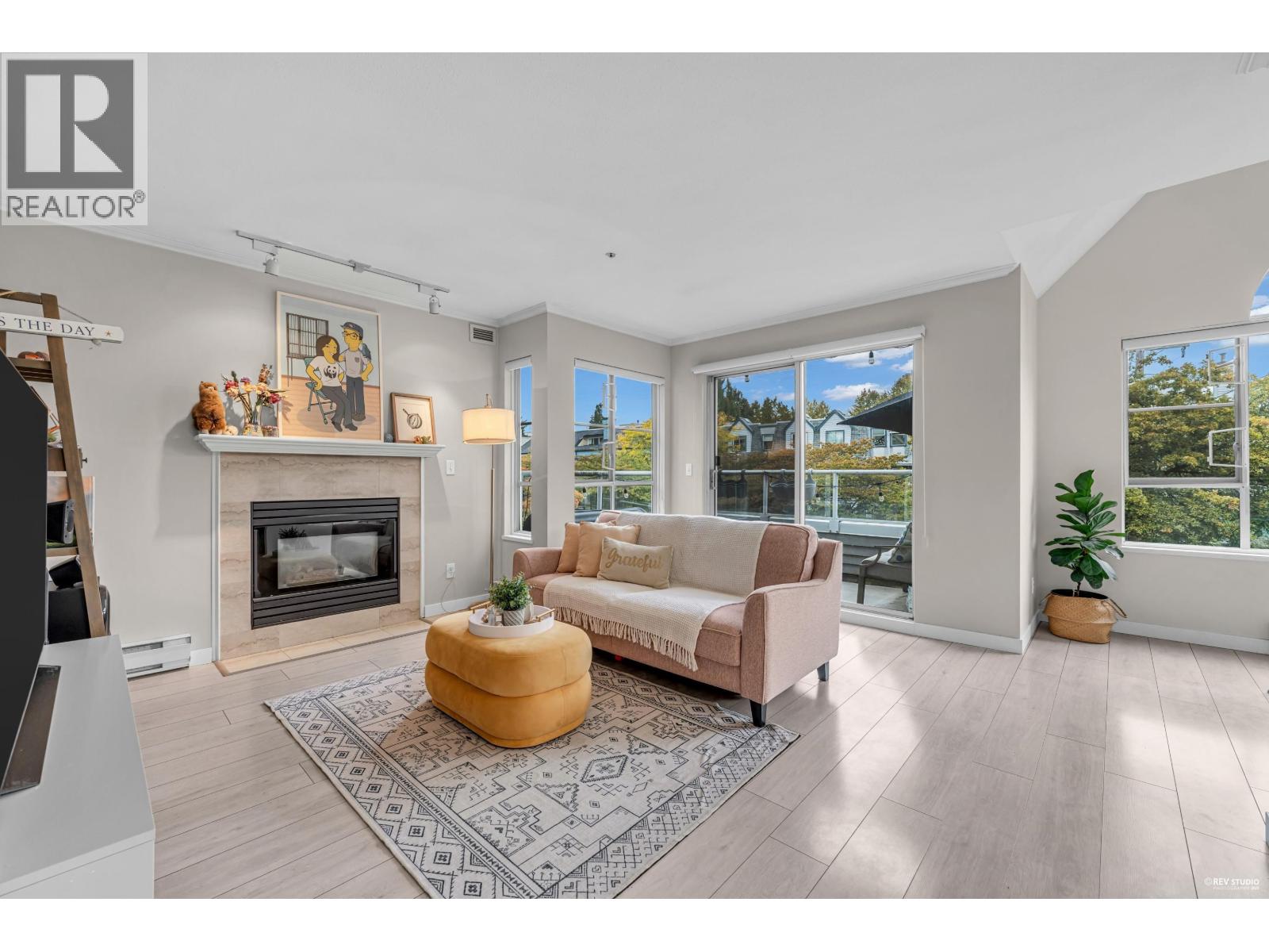 305 868 W 16th Avenue, Vancouver, British Columbia  V5Z 1T1 - Photo 2 - R3058235