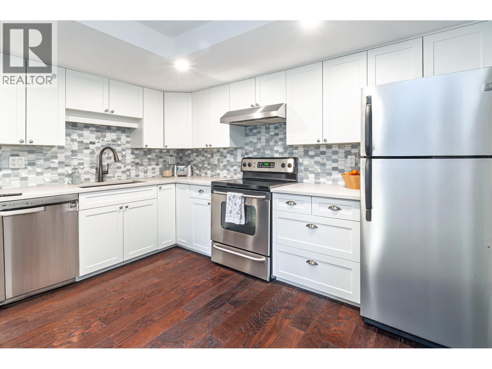 305 2925 Glen Drive, Coquitlam, British Columbia  V3B 7H9 - Photo 15 - R3058236