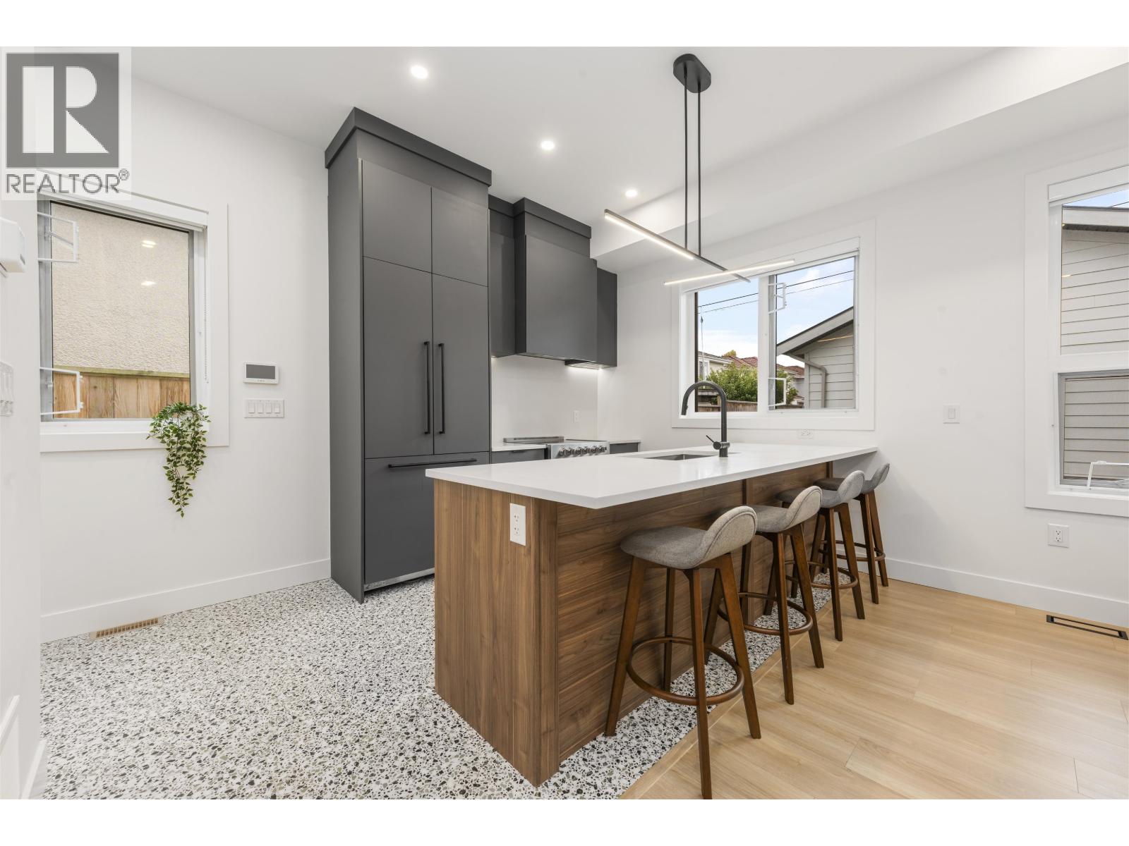 4014 Rupert Street, Vancouver, British Columbia  V5R 2H3 - Photo 2 - R3058277