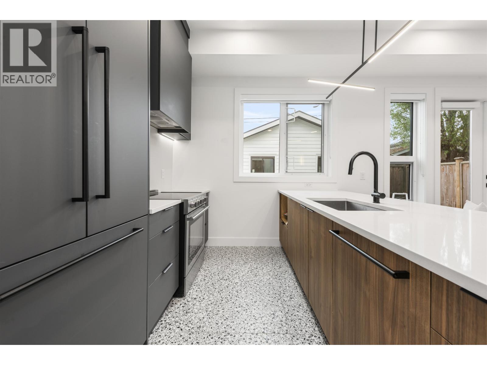 4014 Rupert Street, Vancouver, British Columbia  V5R 2H3 - Photo 3 - R3058277