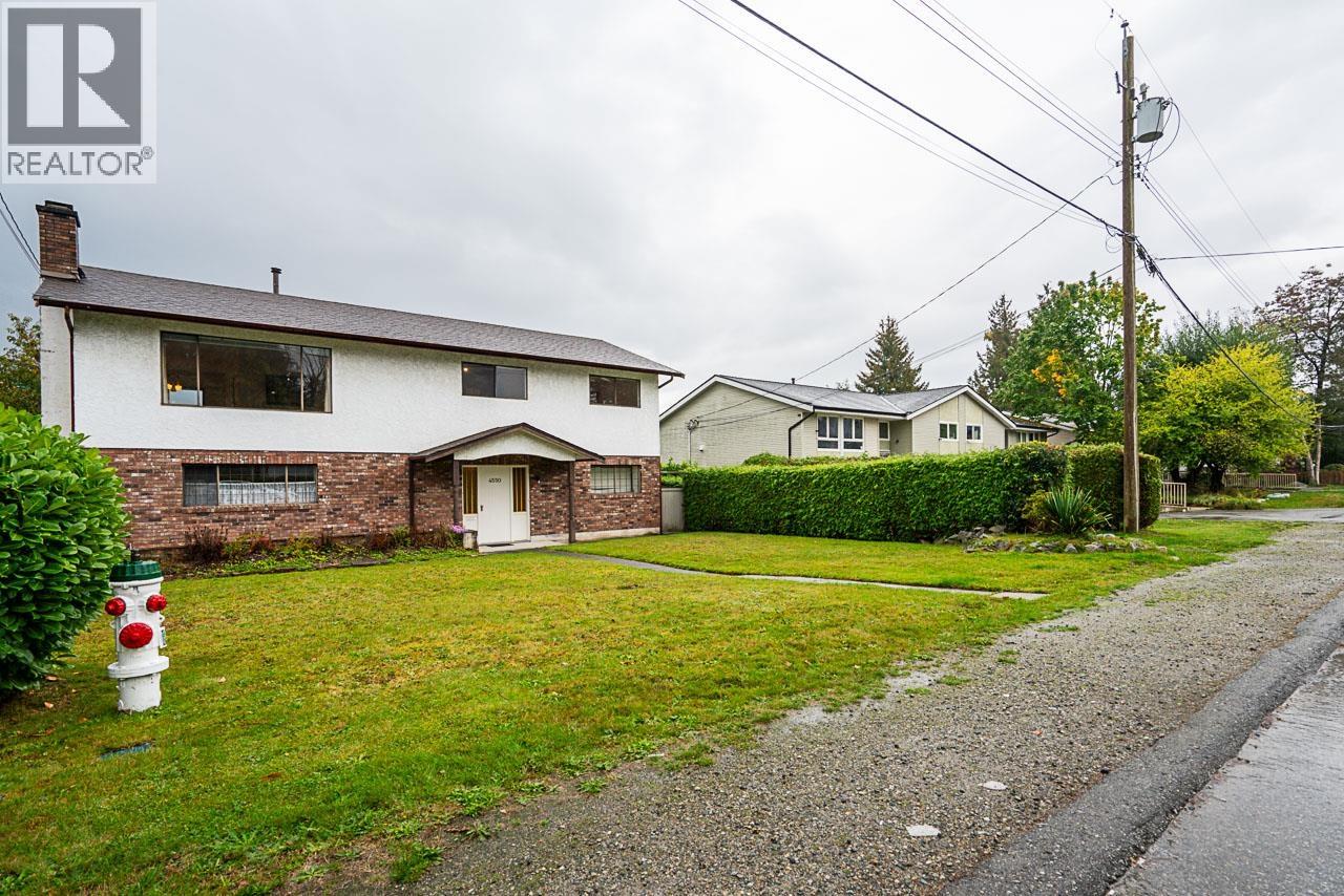 4550 Inman Avenue, Burnaby, British Columbia  V5G 2Y1 - Photo 3 - R3058222