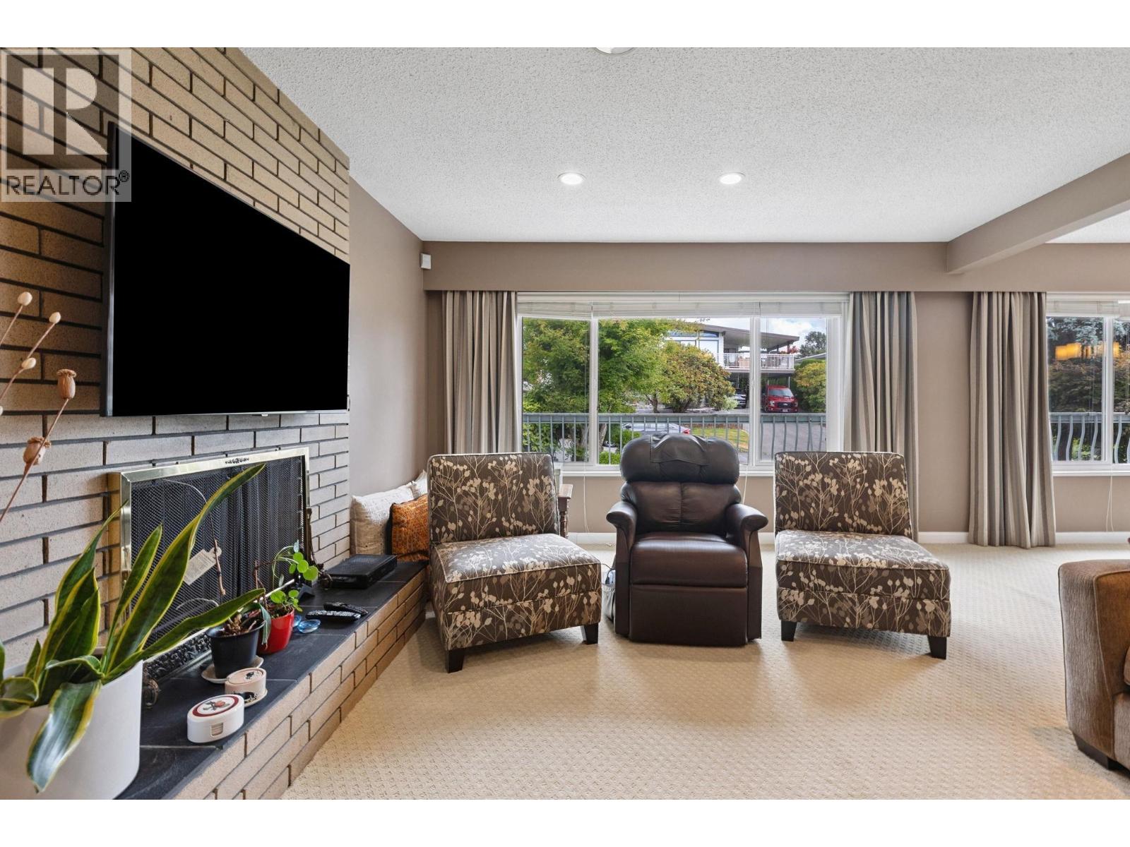 1141 Marsden Court, Burnaby, British Columbia  V5A 3K2 - Photo 4 - R3058228
