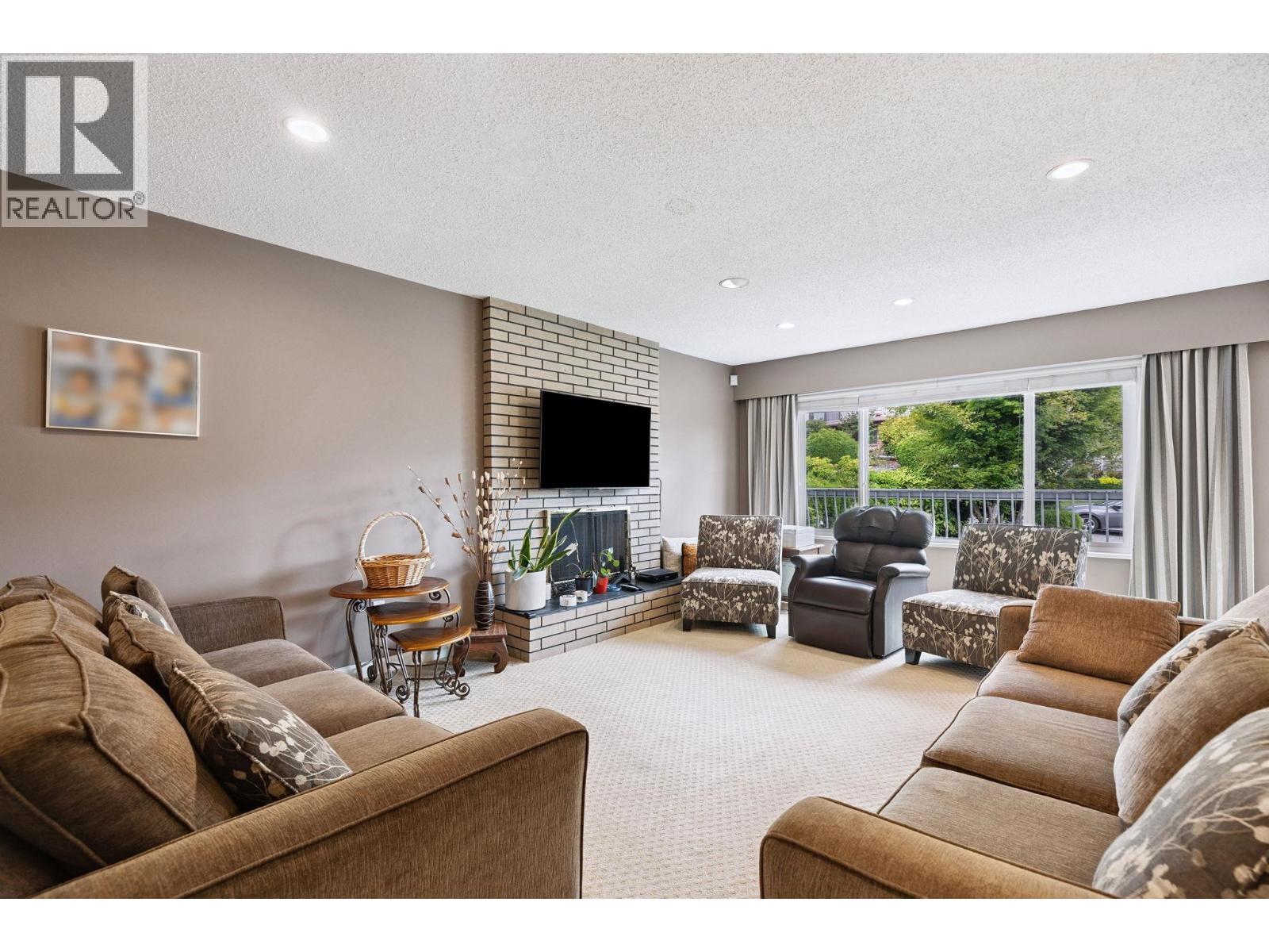1141 Marsden Court, Burnaby, British Columbia  V5A 3K2 - Photo 6 - R3058228