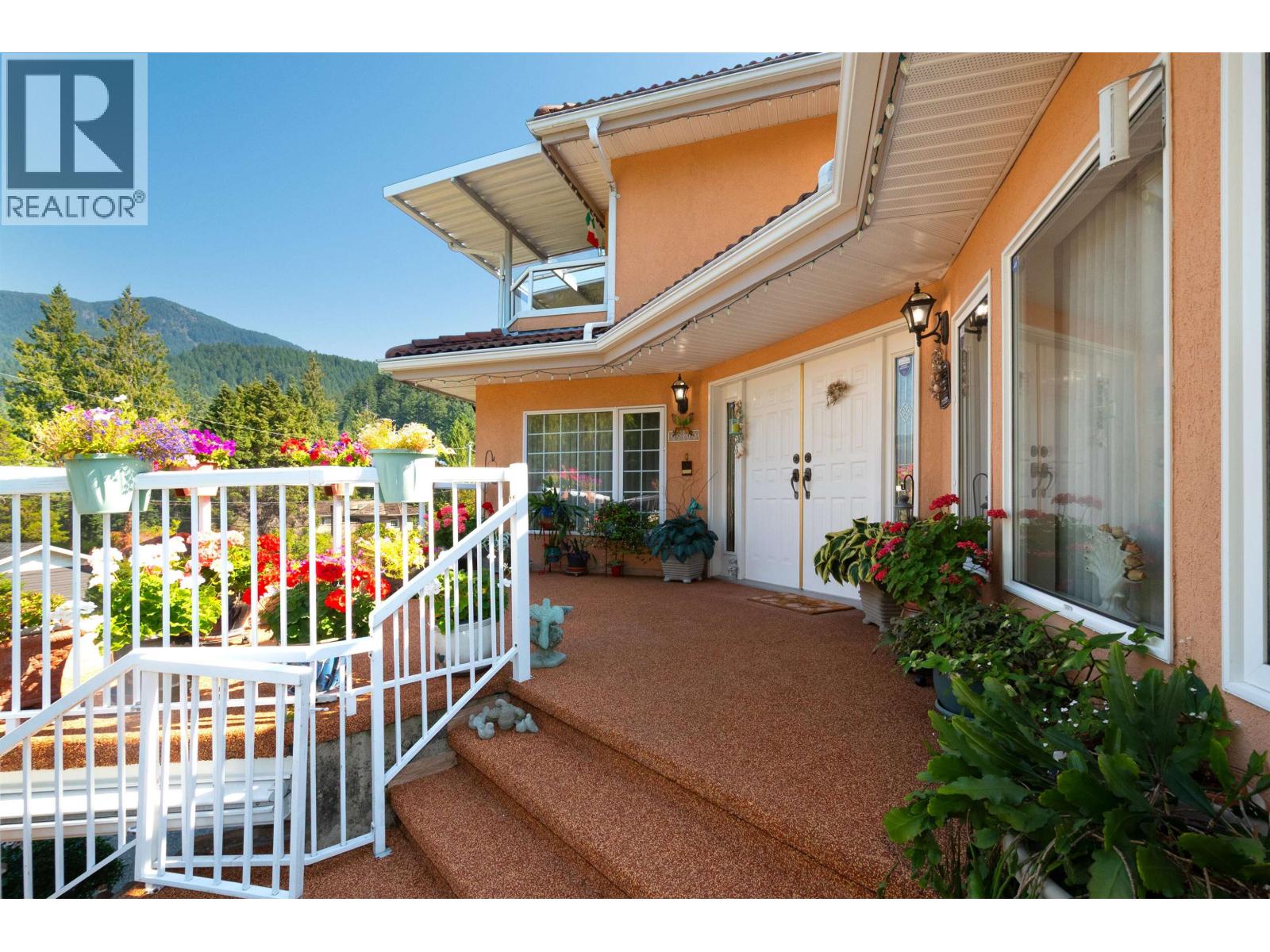 6440 Rosebery Avenue, West Vancouver, British Columbia  V7W 2C6 - Photo 3 - R3058268