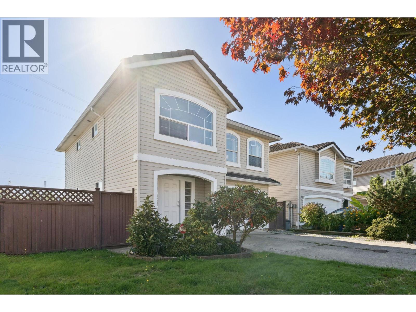 132 San Juan Place, Coquitlam, British Columbia  V3K 6Y8 - Photo 3 - R3058294