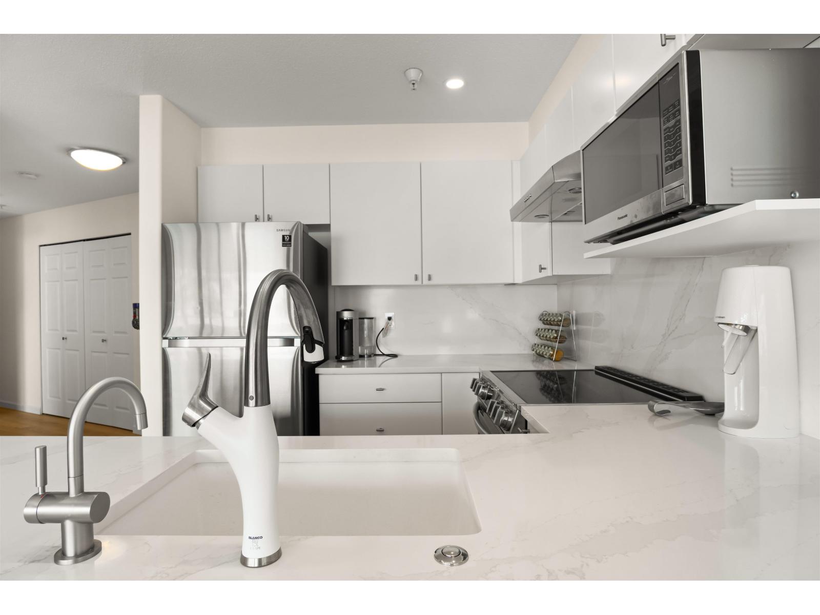 206 1119 Vidal Street, White Rock, British Columbia  V4B 3T4 - Photo 5 - R3058347