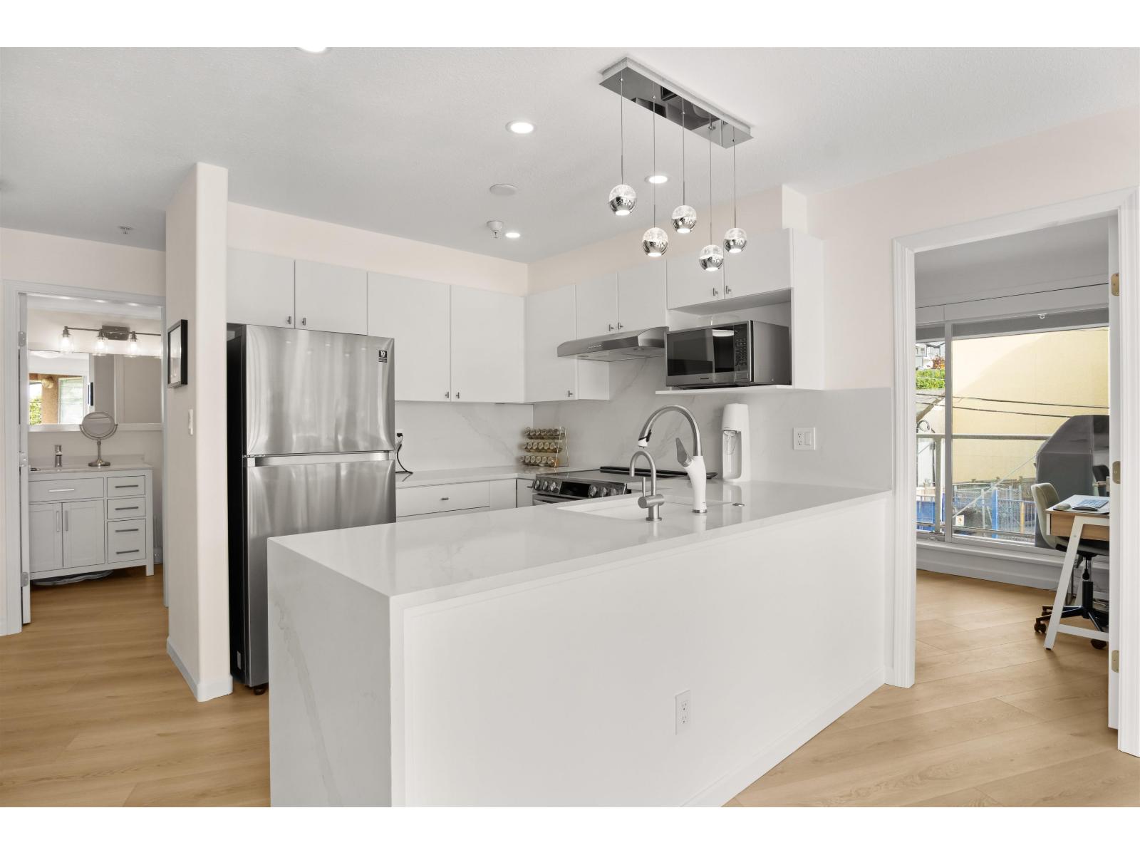 206 1119 Vidal Street, White Rock, British Columbia  V4B 3T4 - Photo 6 - R3058347