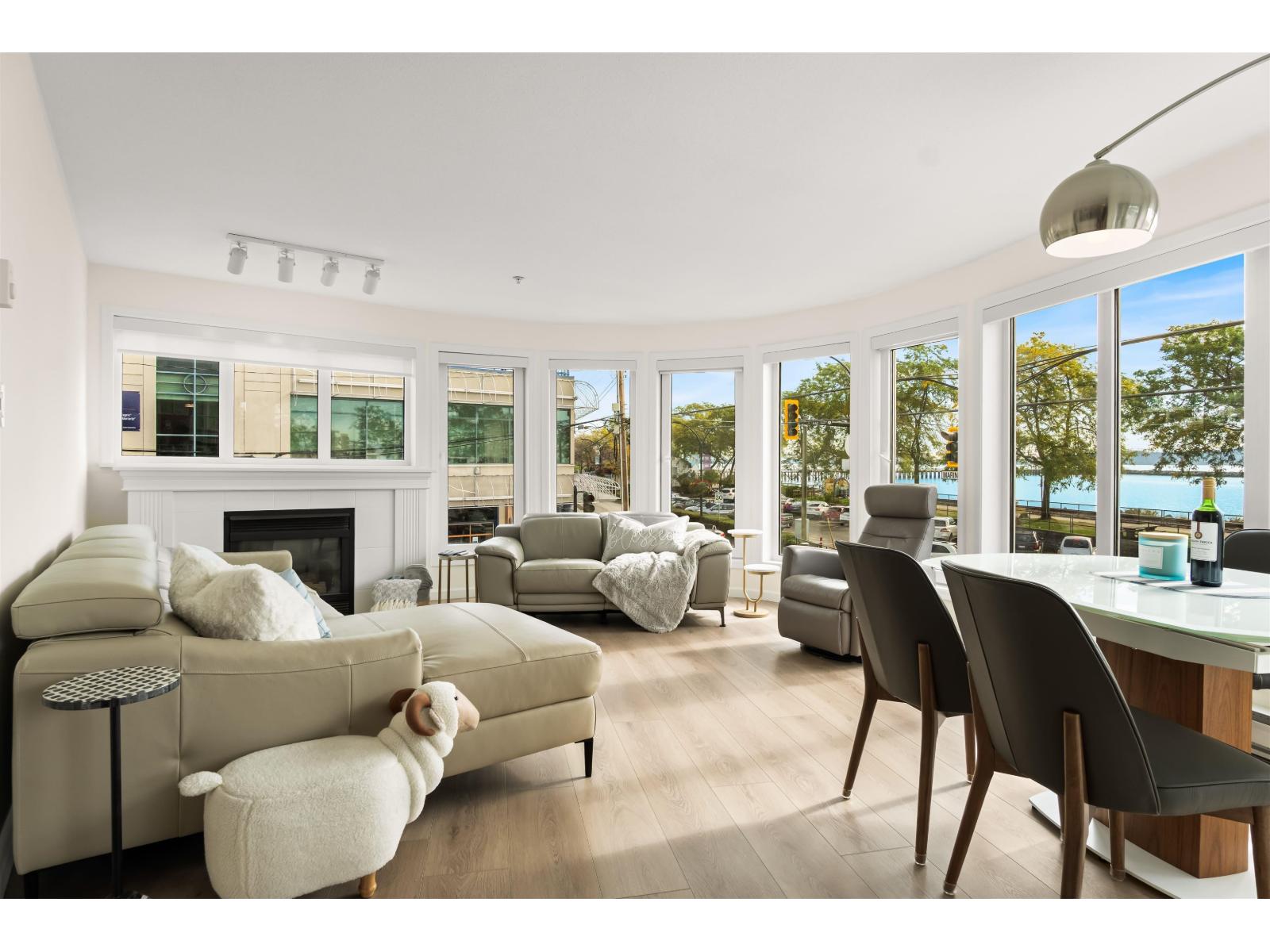 206 1119 Vidal Street, White Rock, British Columbia  V4B 3T4 - Photo 7 - R3058347