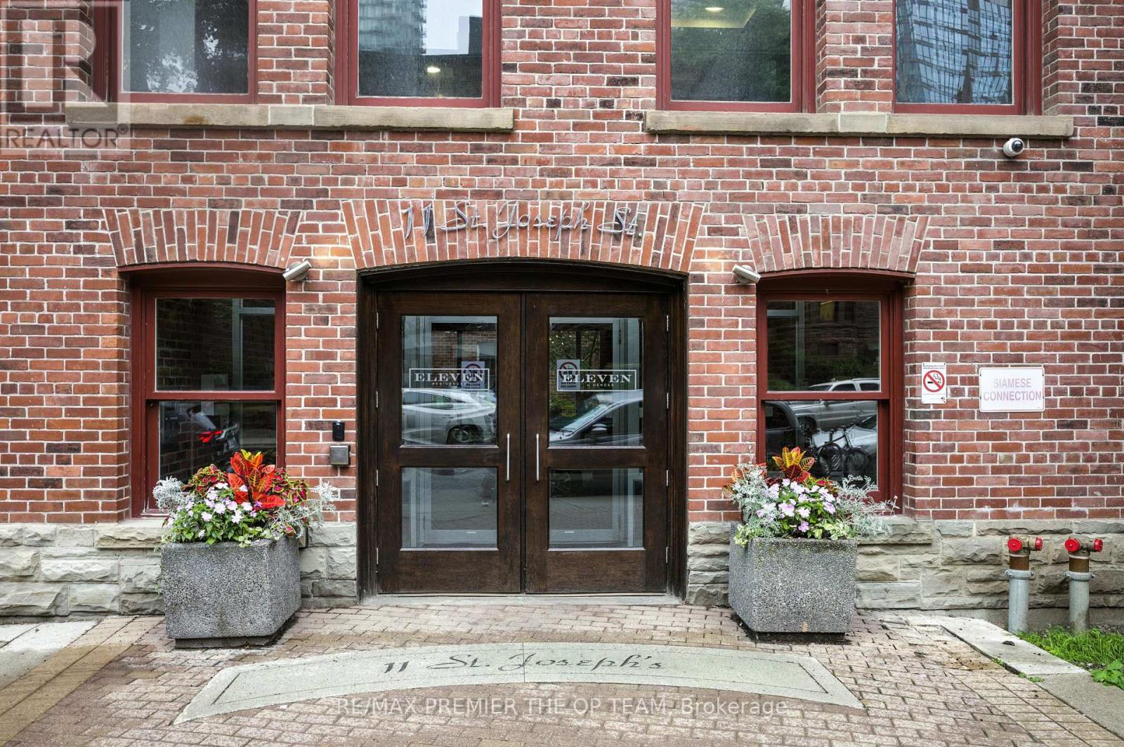 407 - 11 St Joseph Street, Toronto (Bay Street Corridor), Ontario  M4Y 3G4 - Photo 2 - C12461689