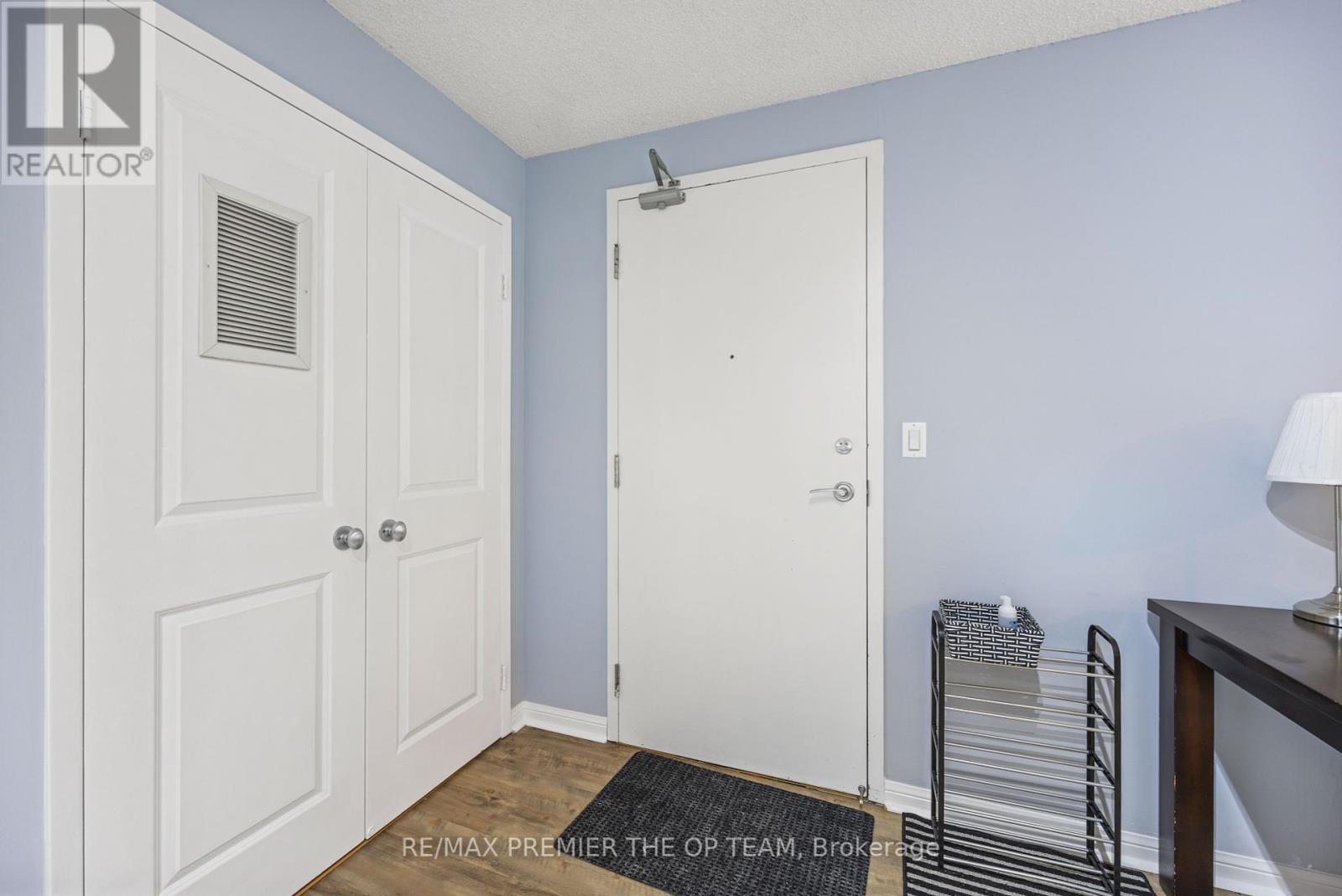 407 - 11 St Joseph Street, Toronto (Bay Street Corridor), Ontario  M4Y 3G4 - Photo 3 - C12461689