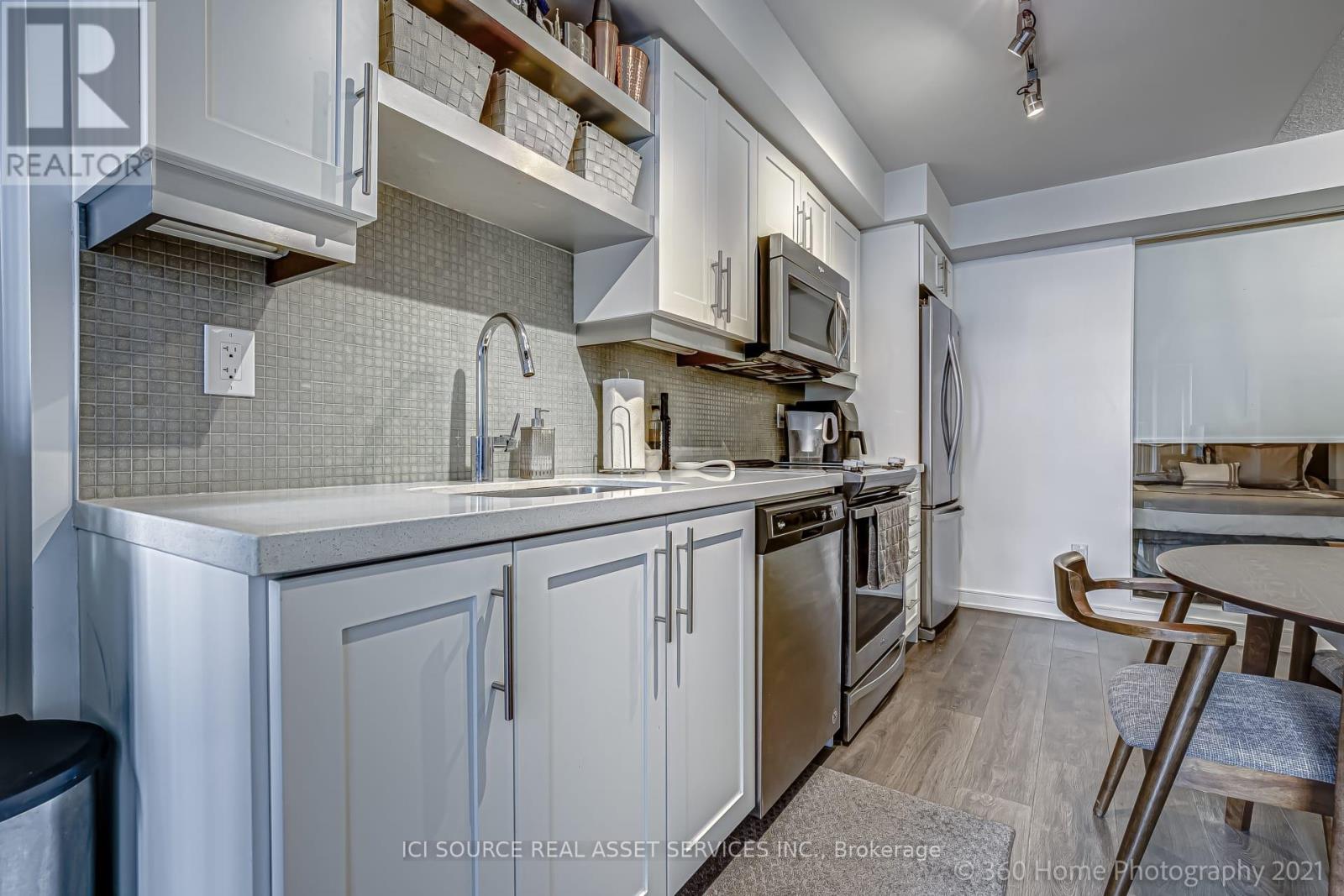 1020 - 525 Adelaide Street W, Toronto, Ontario  M5V 0N7 - Photo 14 - C12461712