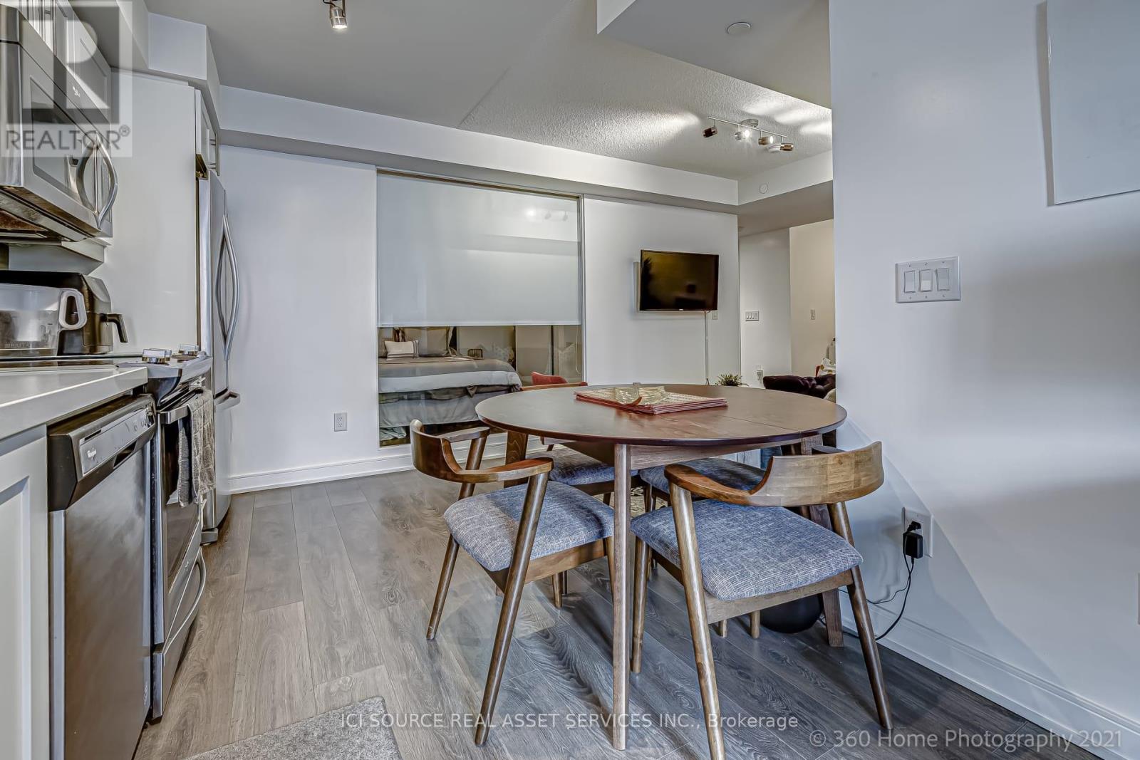 1020 - 525 Adelaide Street W, Toronto, Ontario  M5V 0N7 - Photo 16 - C12461712