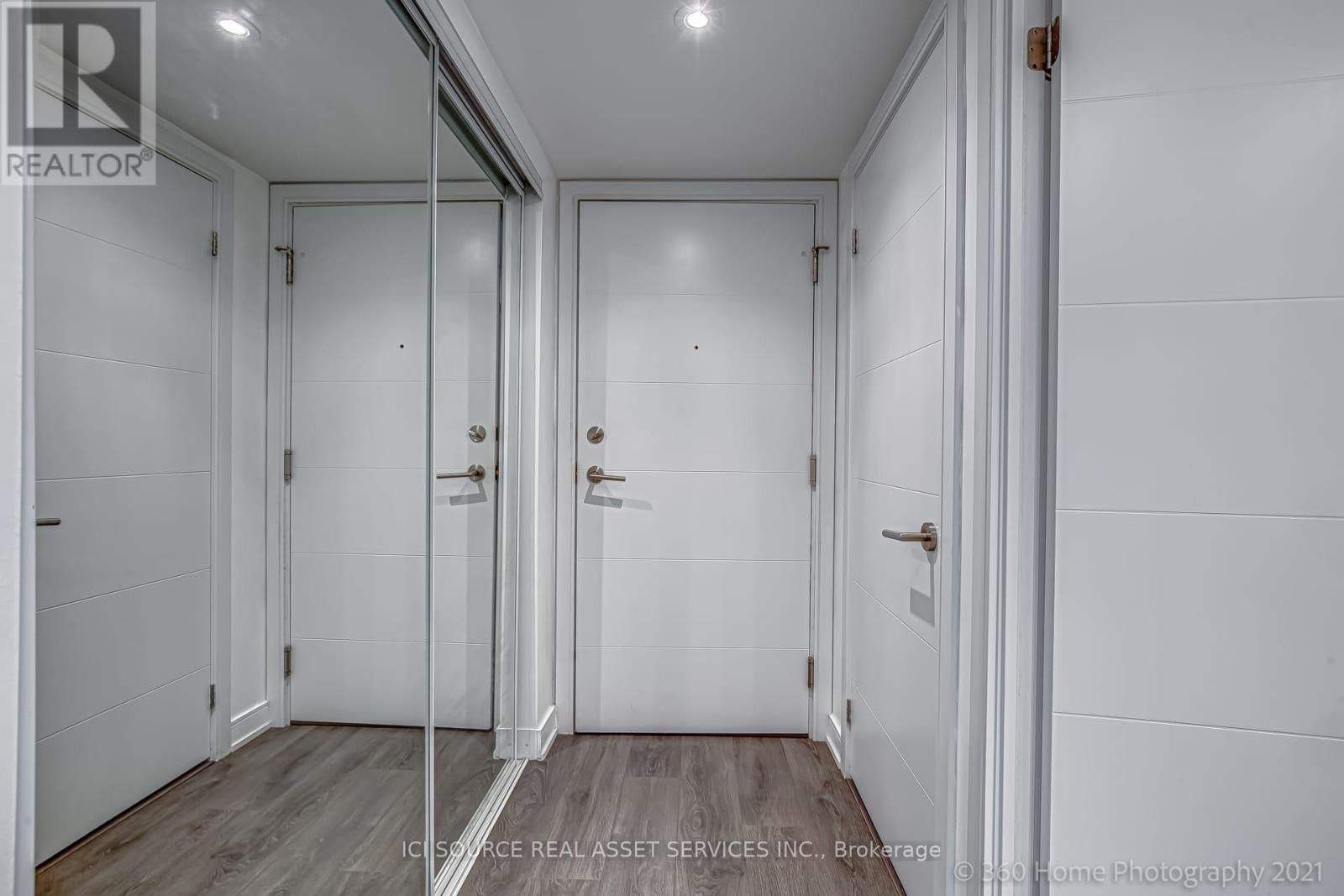 1020 - 525 Adelaide Street W, Toronto, Ontario  M5V 0N7 - Photo 5 - C12461712
