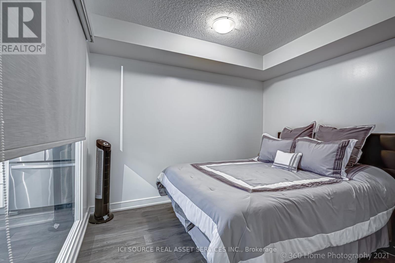 1020 - 525 Adelaide Street W, Toronto, Ontario  M5V 0N7 - Photo 8 - C12461712