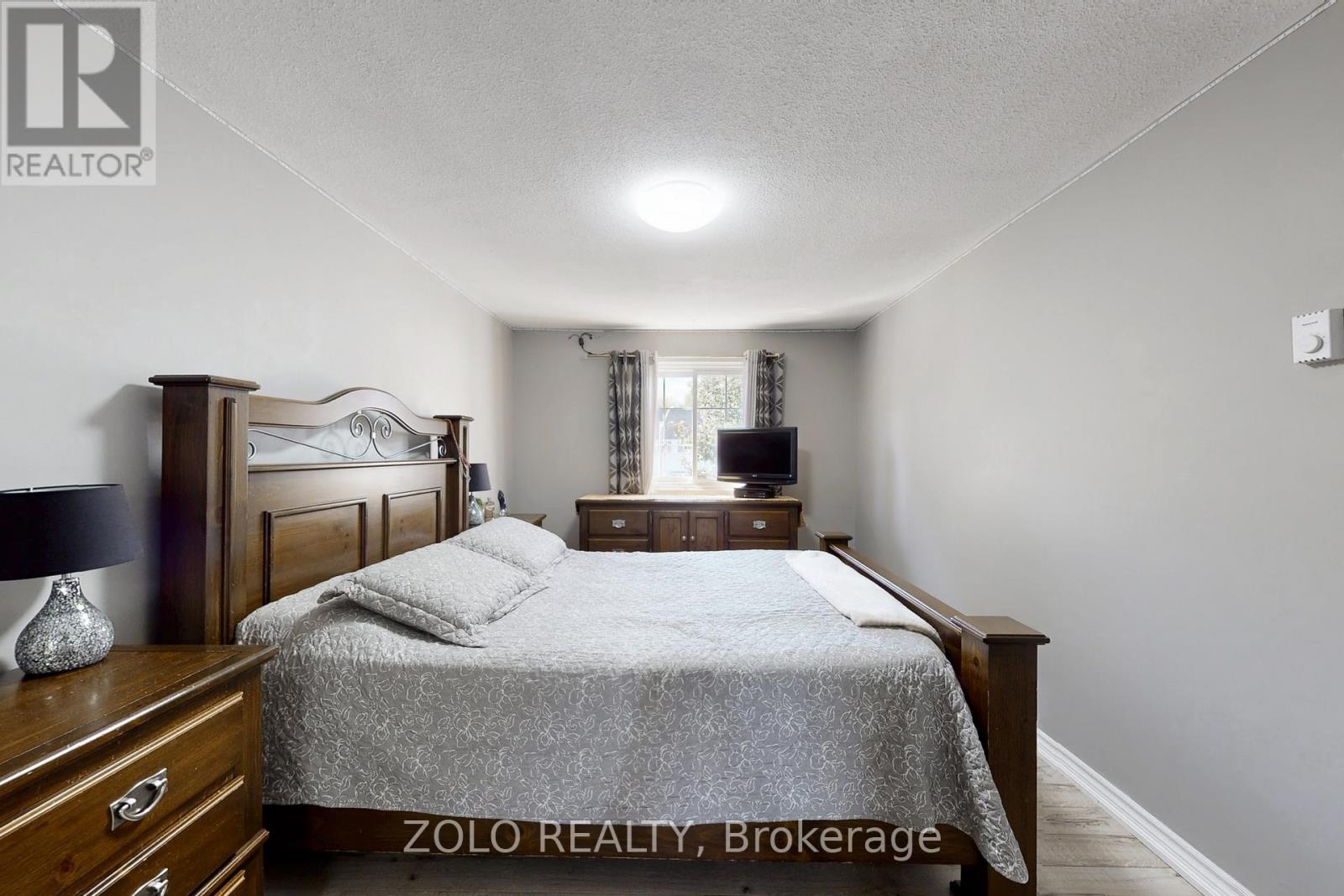 30 Greenbush Court, Brampton, Ontario  L6S 2K2 - Photo 15 - W12461669