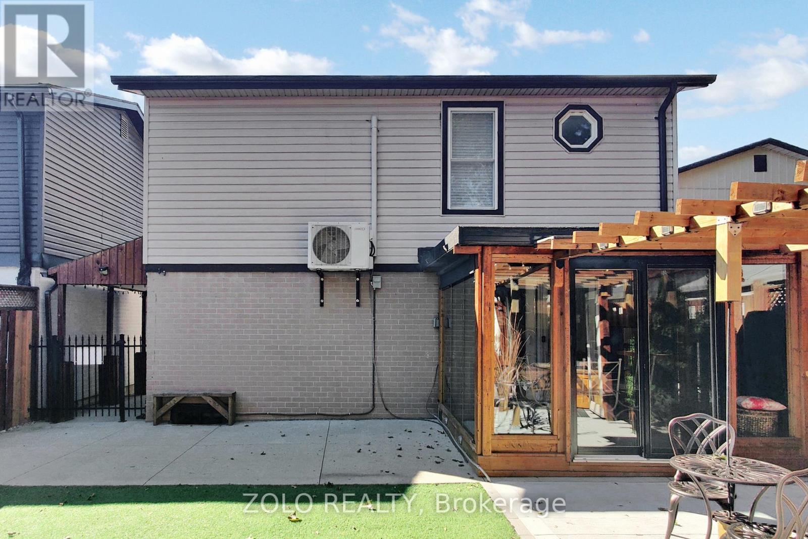 30 Greenbush Court, Brampton, Ontario  L6S 2K2 - Photo 36 - W12461669