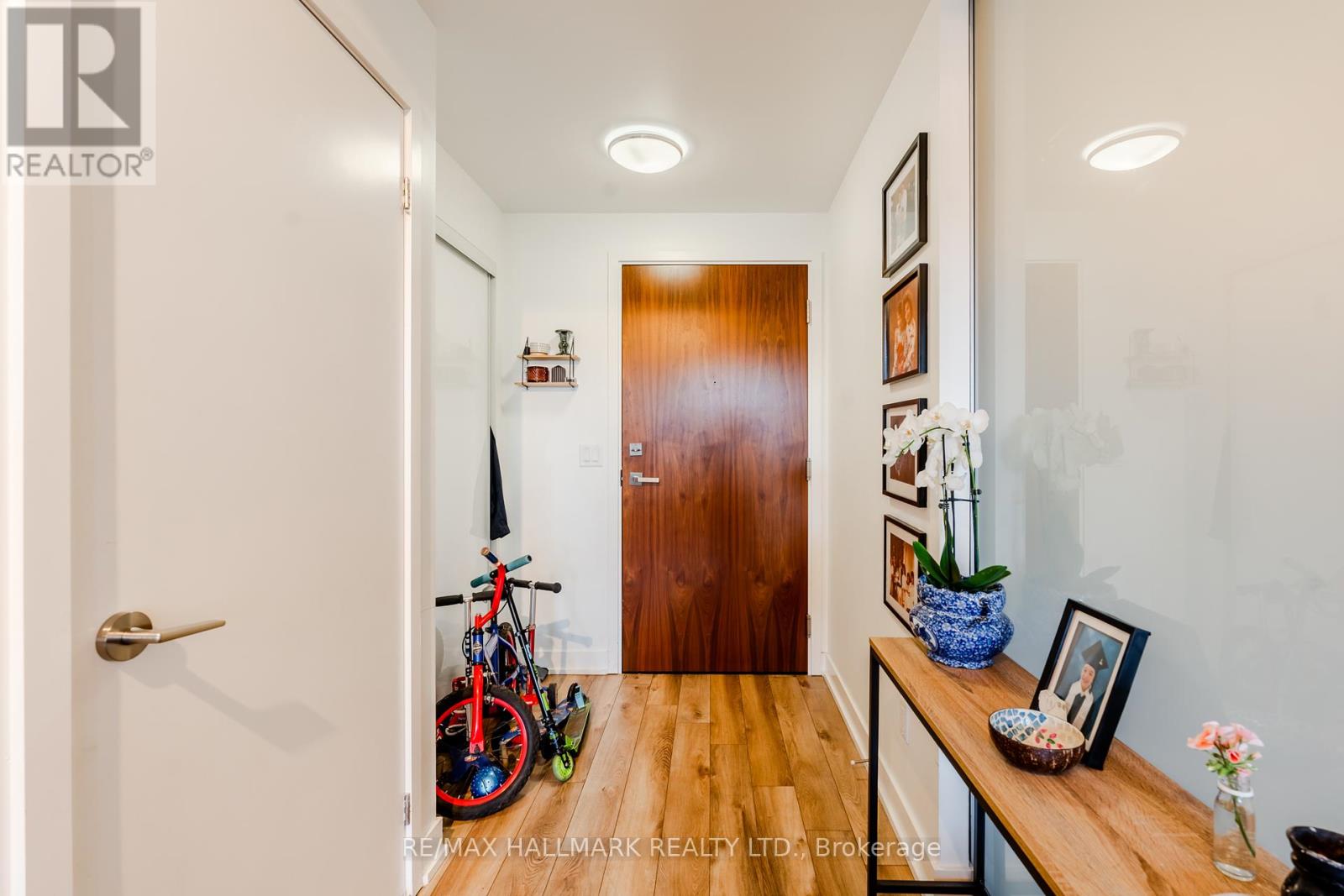 329 - 30 Baseball Place, Toronto, Ontario  M4M 0E8 - Photo 2 - E12461700