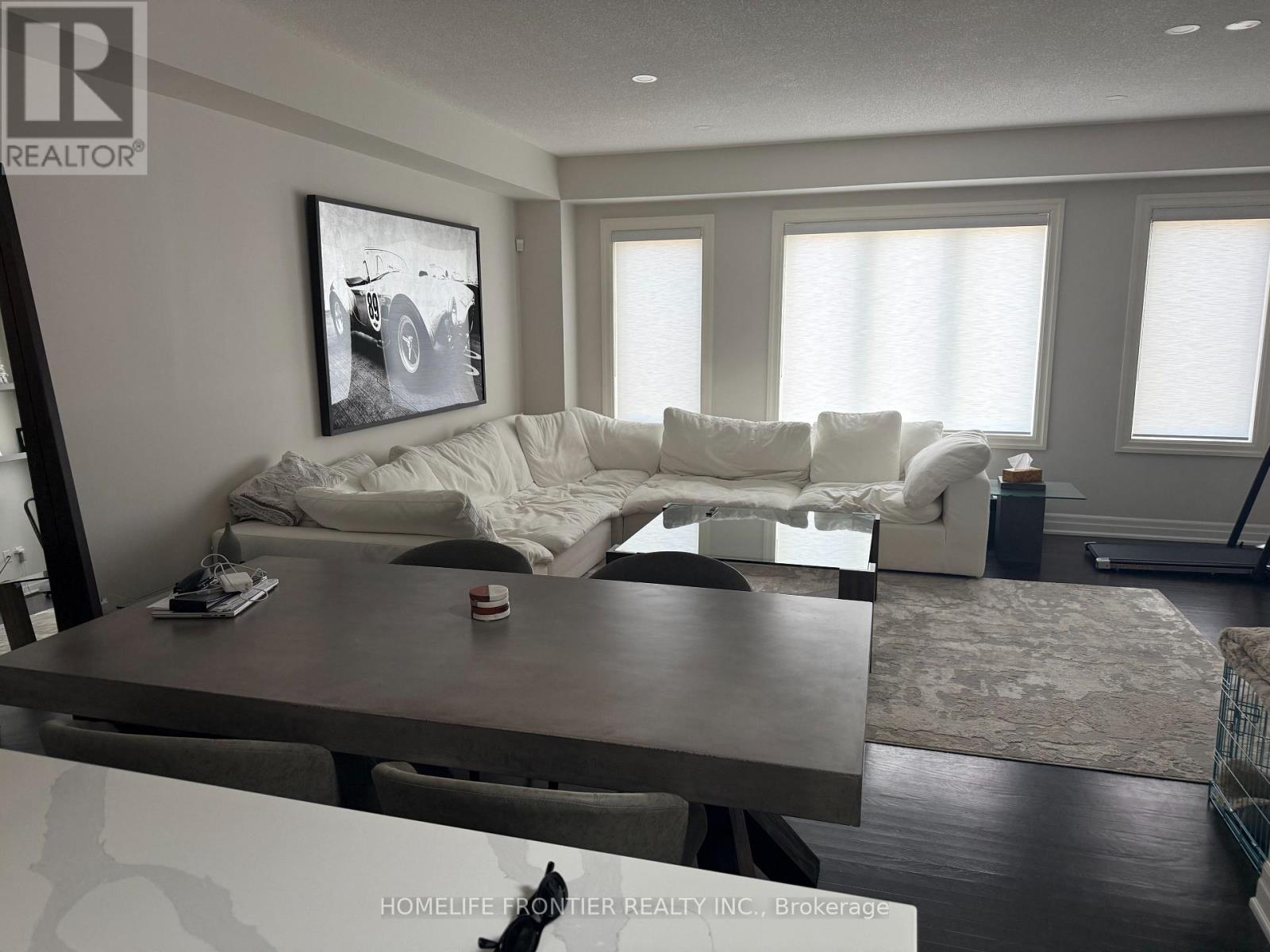 30 VANTAGE LOOP AVENUE, Newmarket, Ontario