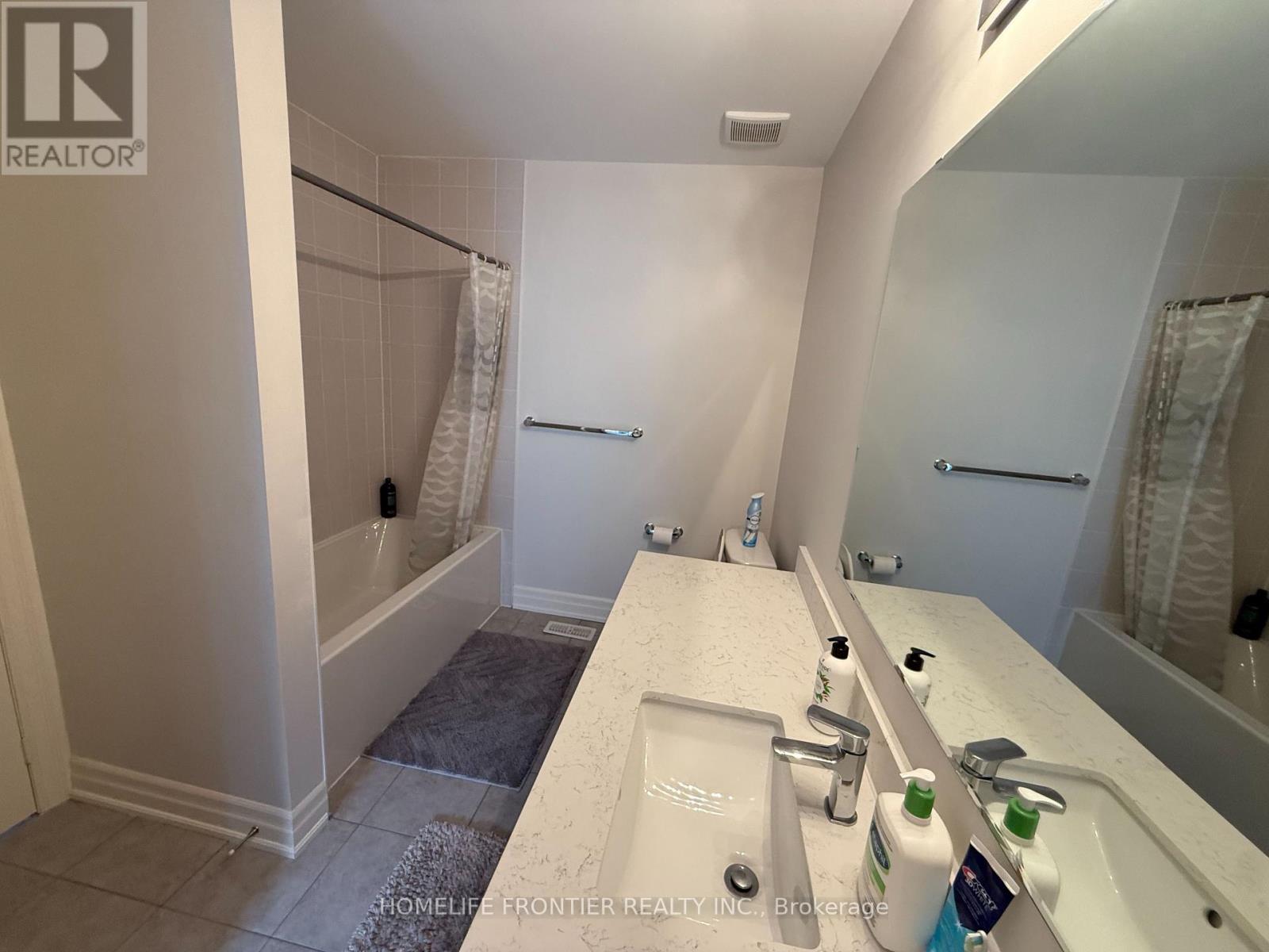30 Vantage Loop Avenue, Newmarket, Ontario  L3X 0K6 - Photo 15 - N12461683