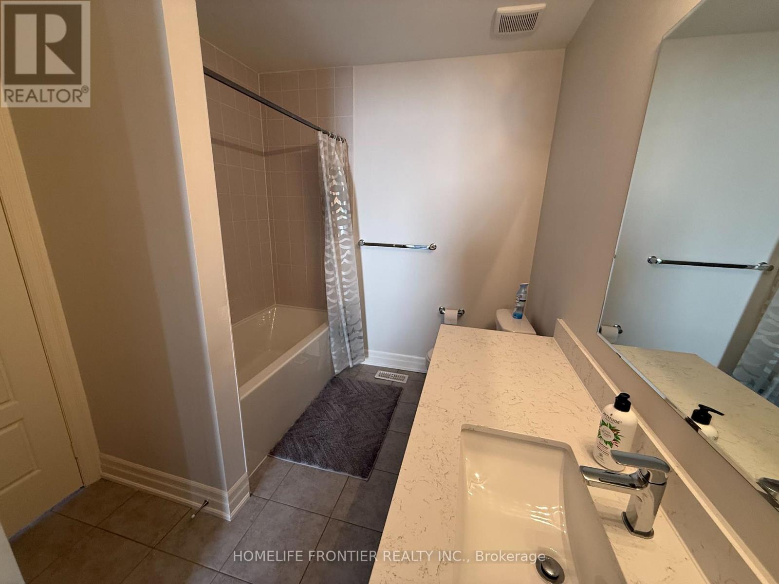 30 Vantage Loop Avenue, Newmarket, Ontario  L3X 0K6 - Photo 27 - N12461683