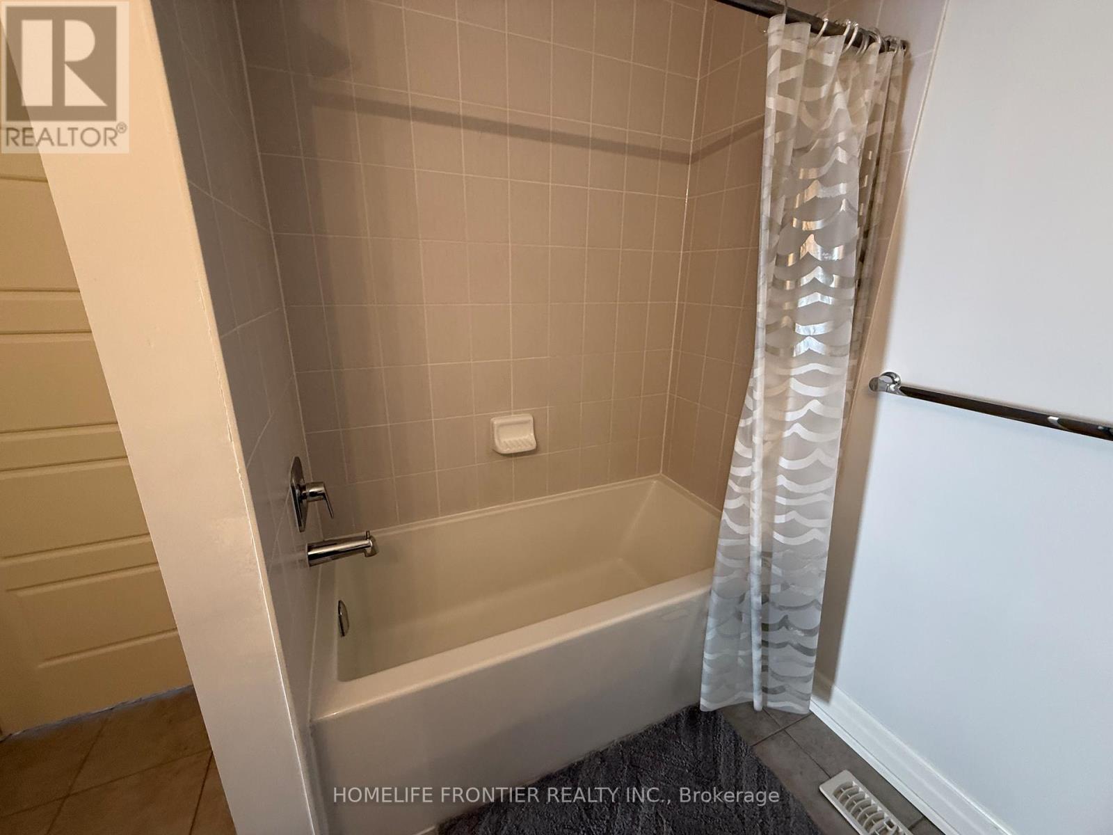 30 Vantage Loop Avenue, Newmarket, Ontario  L3X 0K6 - Photo 28 - N12461683