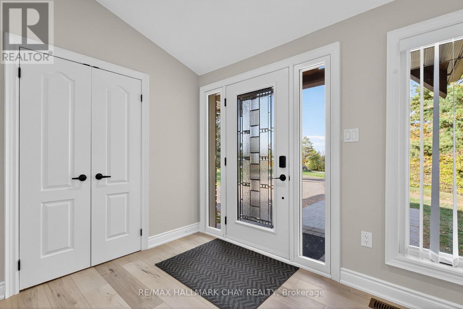4687 Line 2 N, Oro-Medonte, Ontario  L0L 1V0 - Photo 4 - S12461694