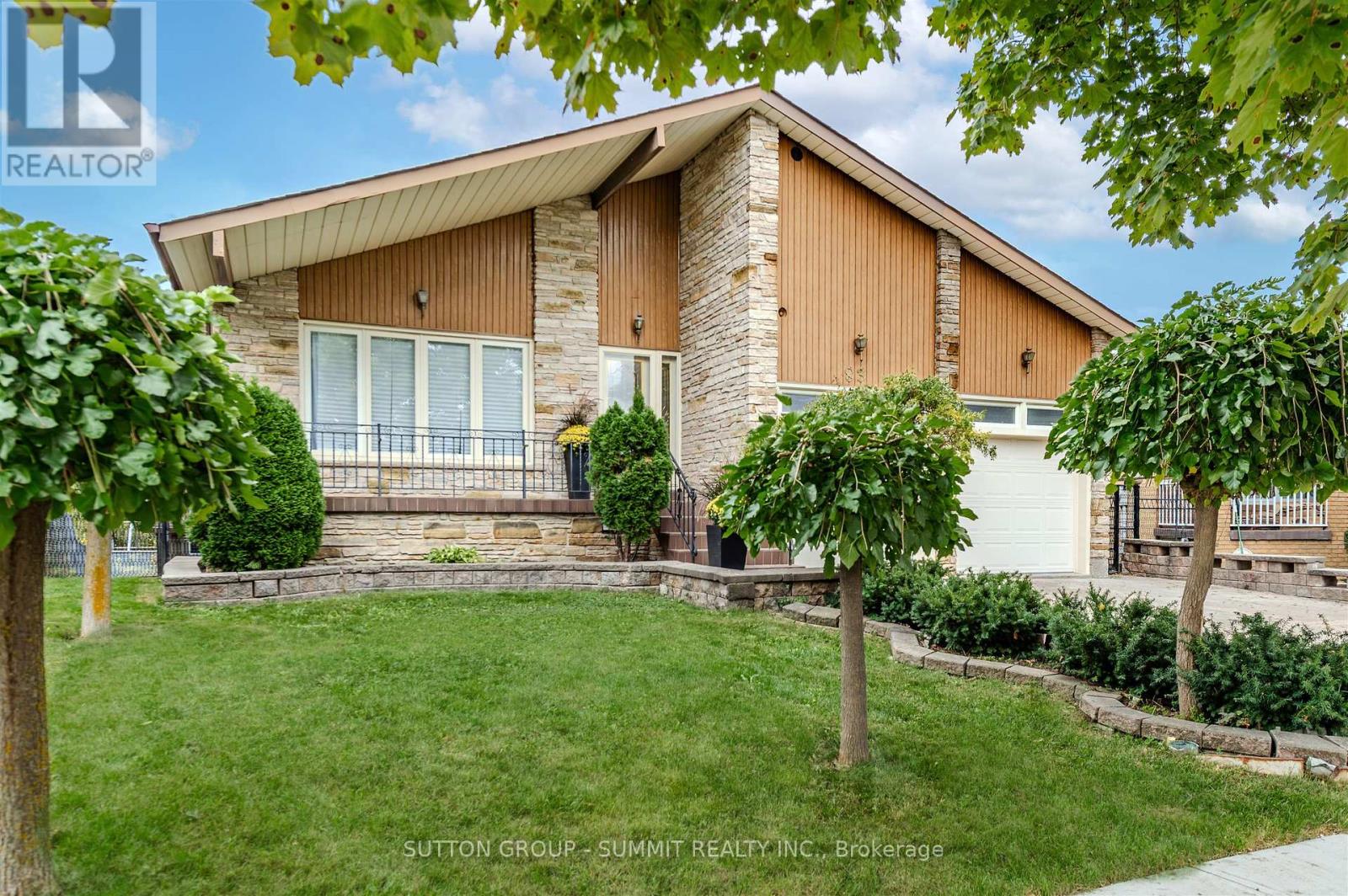 83 CURTIS DRIVE, Brampton, Ontario