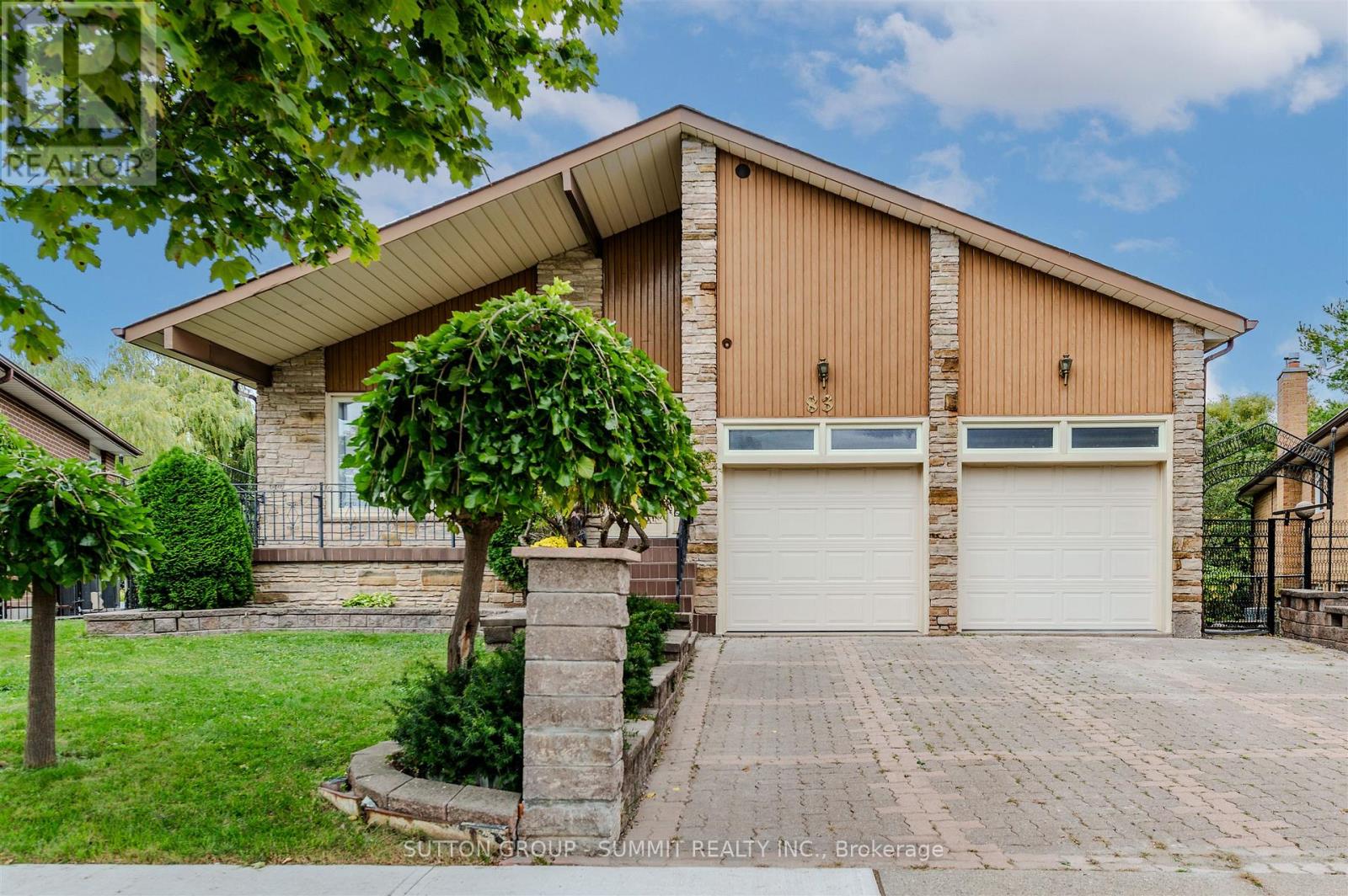 83 Curtis Drive, Brampton, Ontario  L6Y 2J6 - Photo 2 - W12461696