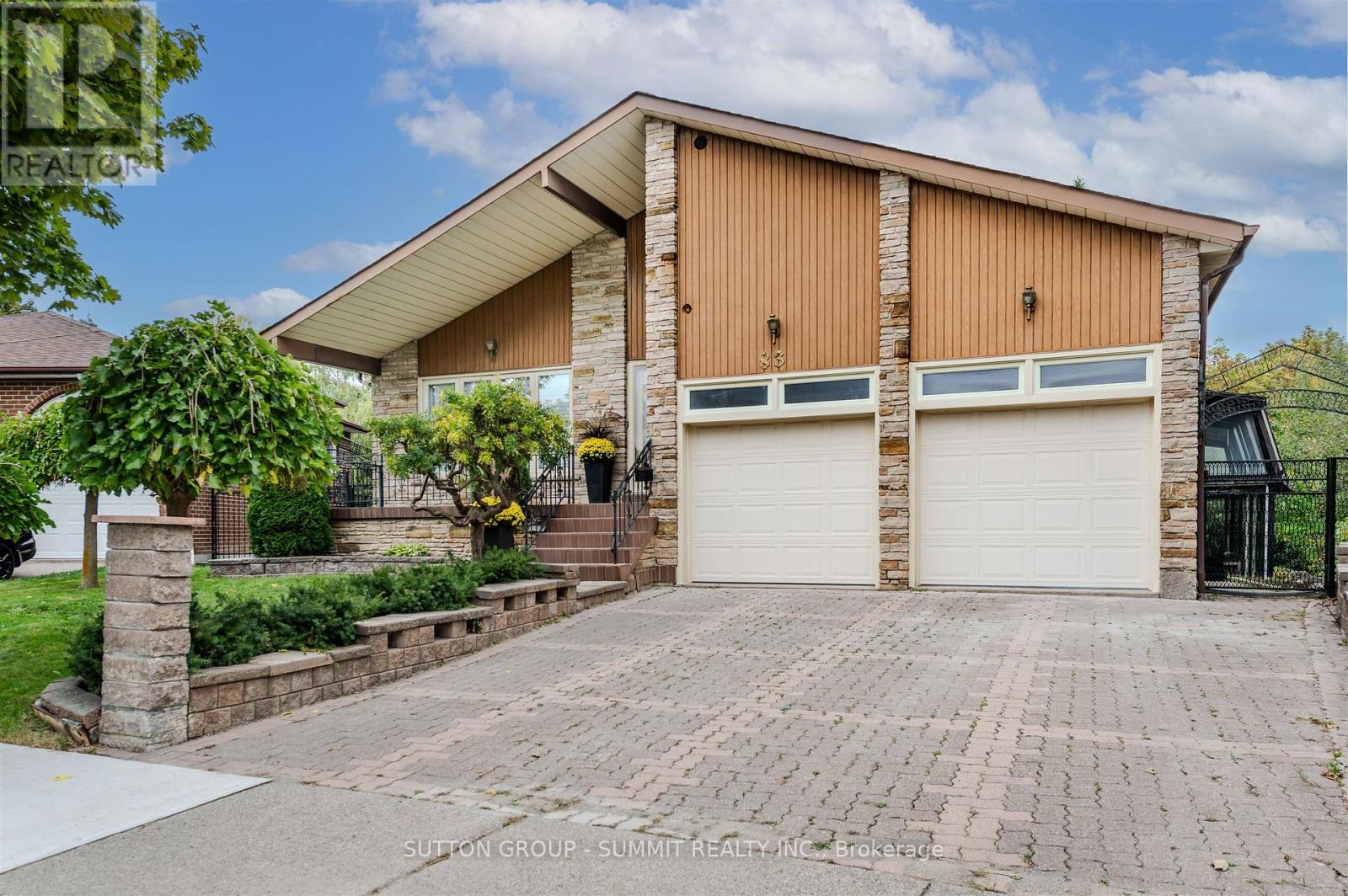 83 Curtis Drive, Brampton, Ontario  L6Y 2J6 - Photo 3 - W12461696