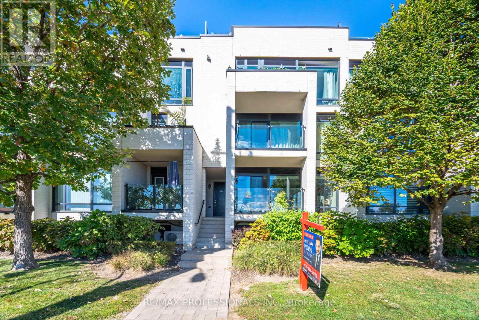 608 - 140 WIDDICOMBE HILL BOULEVARD, Toronto, Ontario