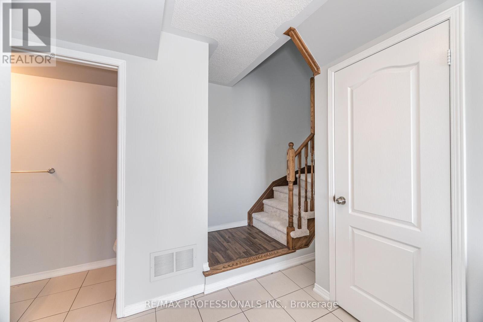 608 - 140 Widdicombe Hill Boulevard, Toronto, Ontario  M9R 0A9 - Photo 19 - W12461702