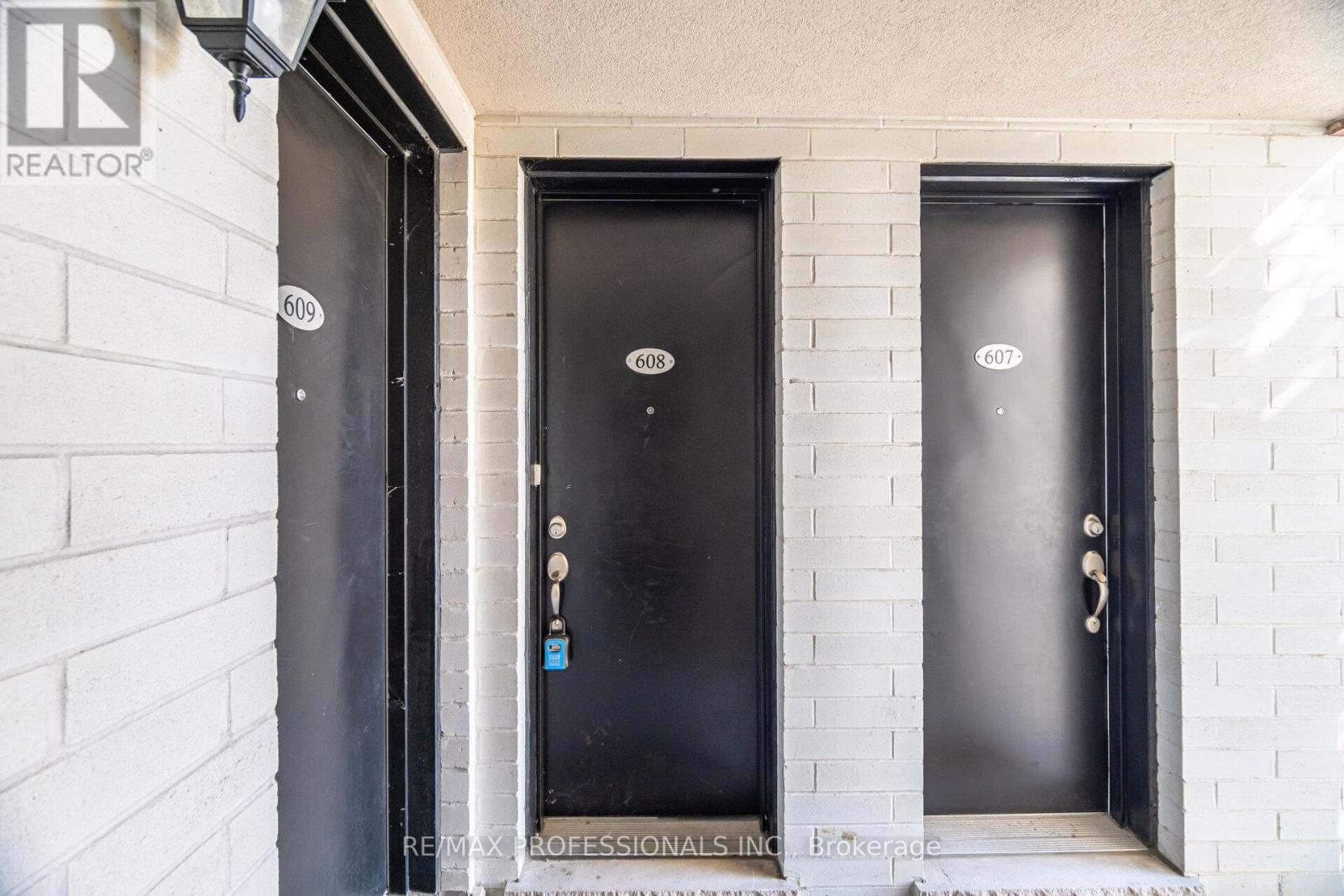 608 - 140 Widdicombe Hill Boulevard, Toronto, Ontario  M9R 0A9 - Photo 3 - W12461702