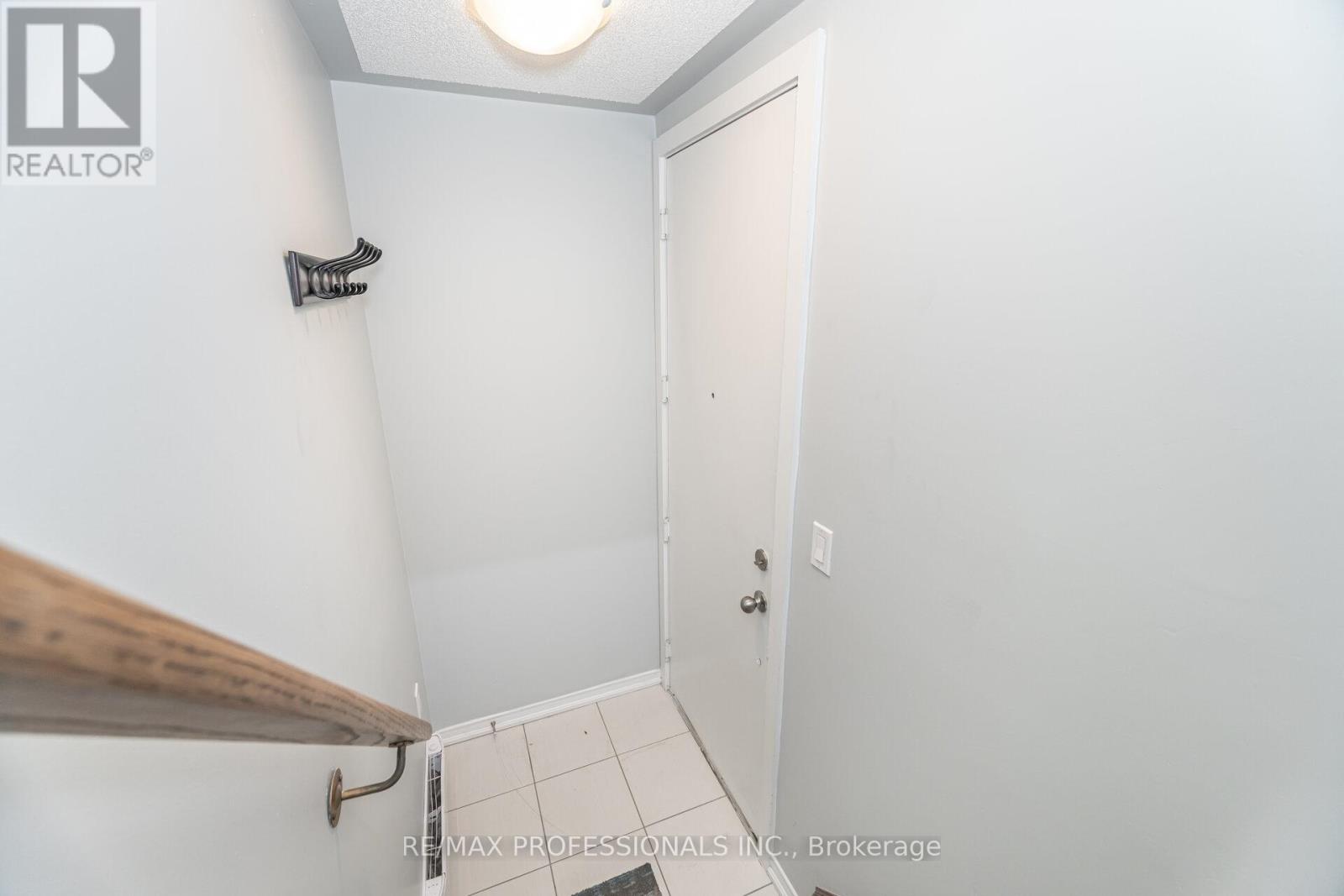 608 - 140 Widdicombe Hill Boulevard, Toronto, Ontario  M9R 0A9 - Photo 4 - W12461702