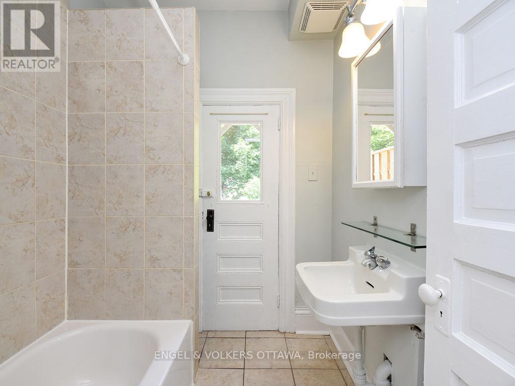 2 - 79 Third Avenue, Ottawa, Ontario  K1S 2J7 - Photo 25 - X12461729