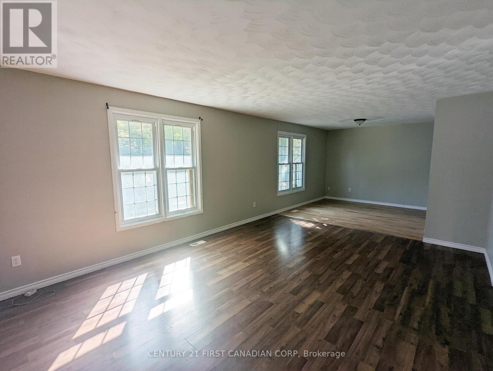 6 Spartan Drive, Brantford, Ontario  N3R 6C7 - Photo 5 - X12461043