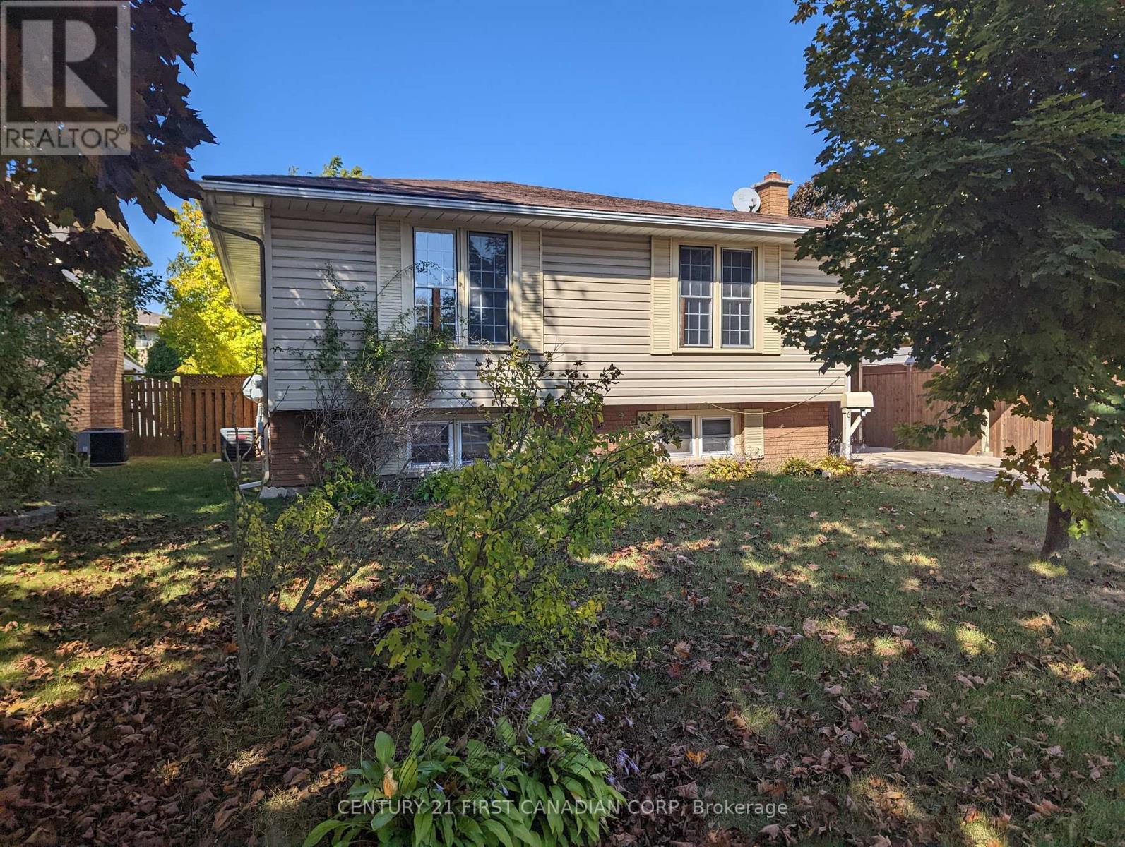 6 Spartan Drive, Brantford, Ontario  N3R 6C7 - Photo 3 - X12461043