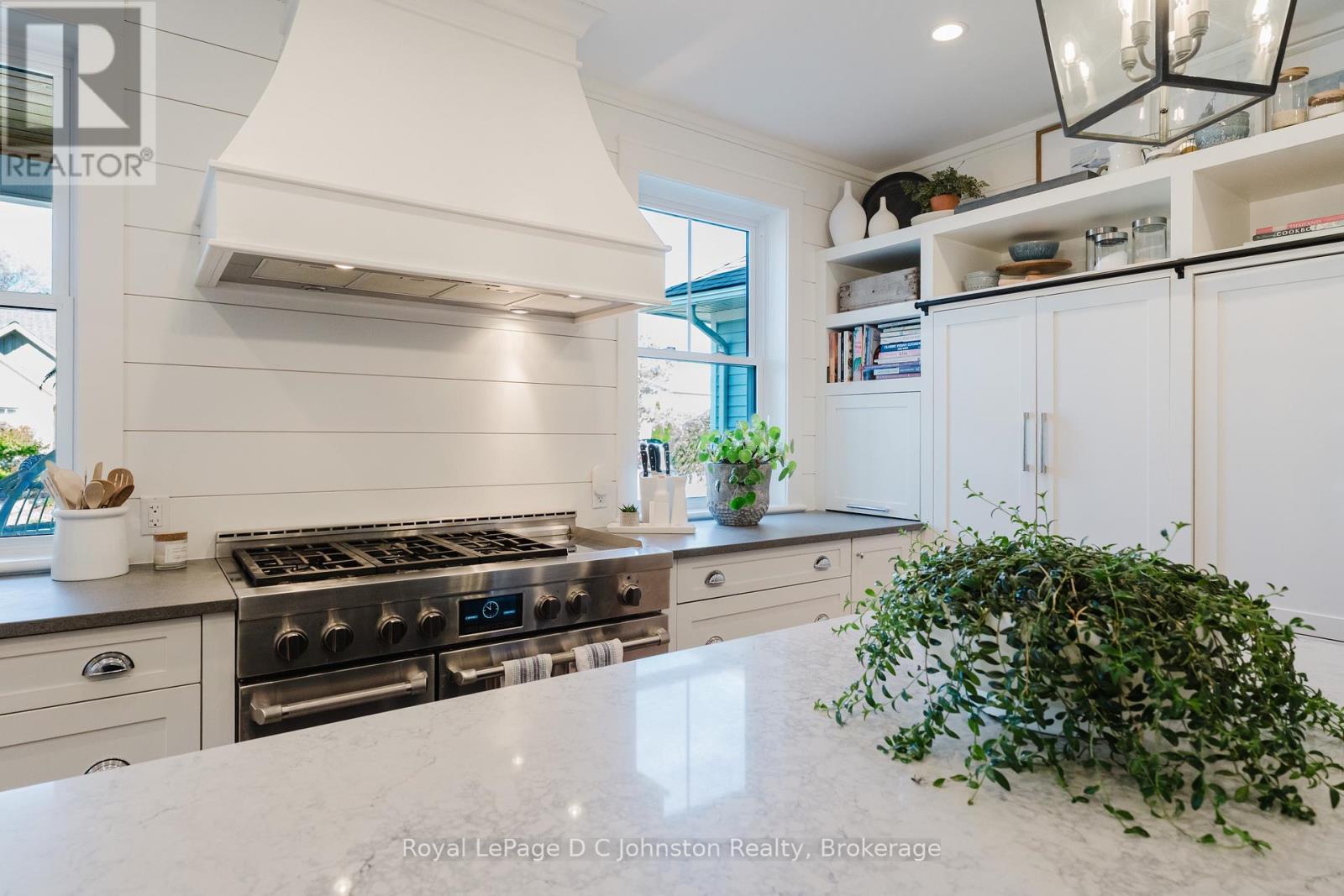 81 Cedar Bush Drive, Saugeen Shores, Ontario  N0H 2L0 - Photo 11 - X12461725